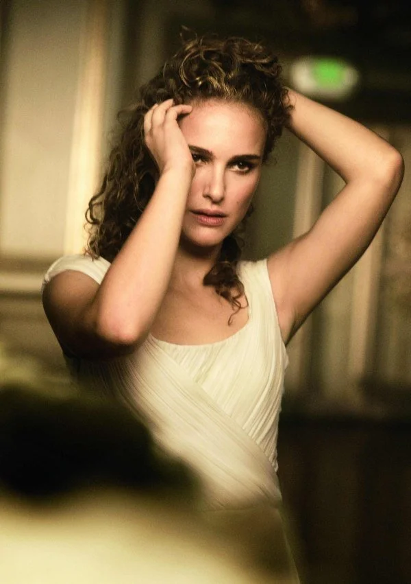 Natalie-Portman-by-Peter-Lindbergh-Vogue-US-January-2011-8.jpg