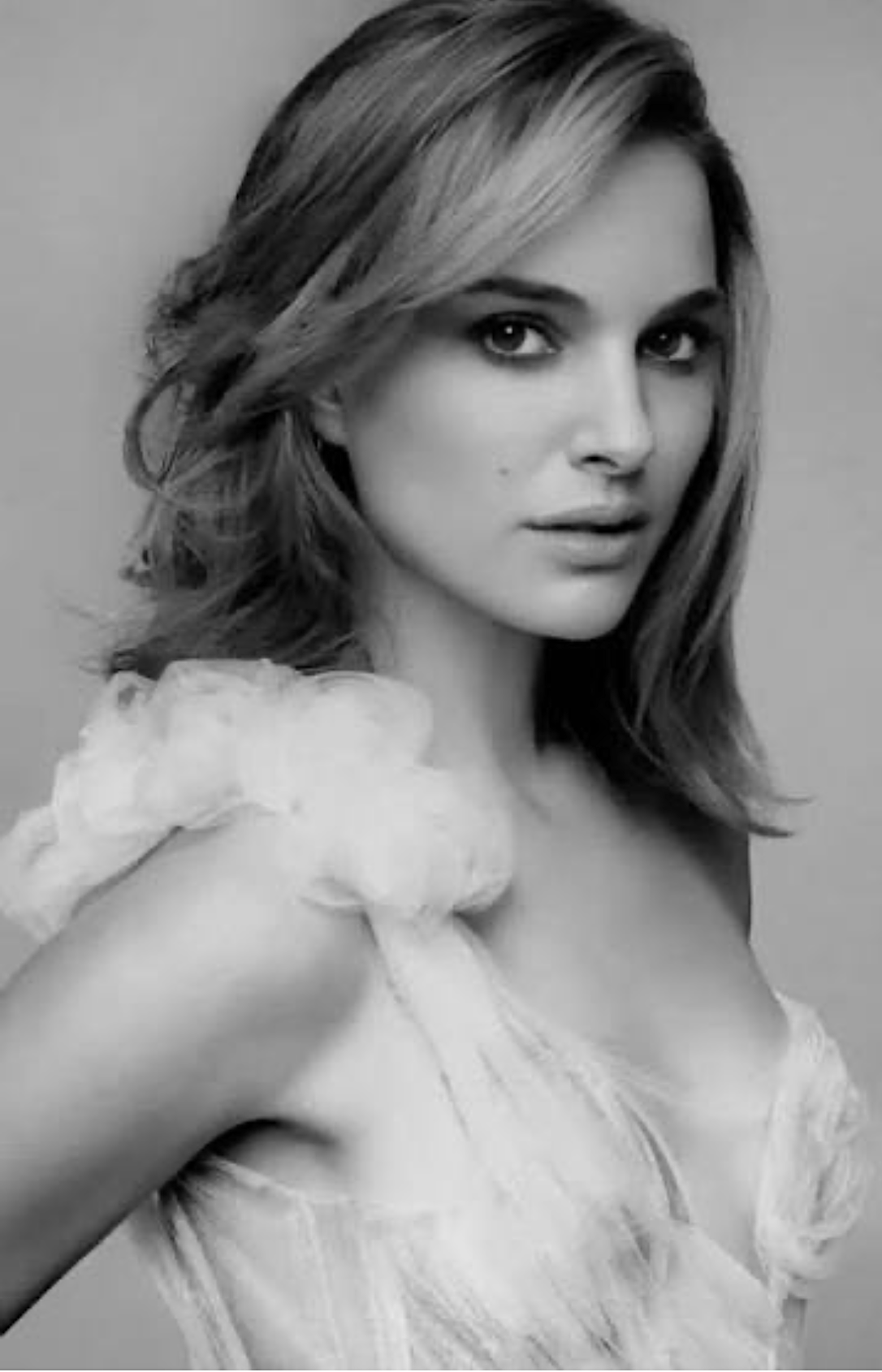 Natalie-Portman-by-Peter-Lindbergh-Vogue-US-January-2011-2.png