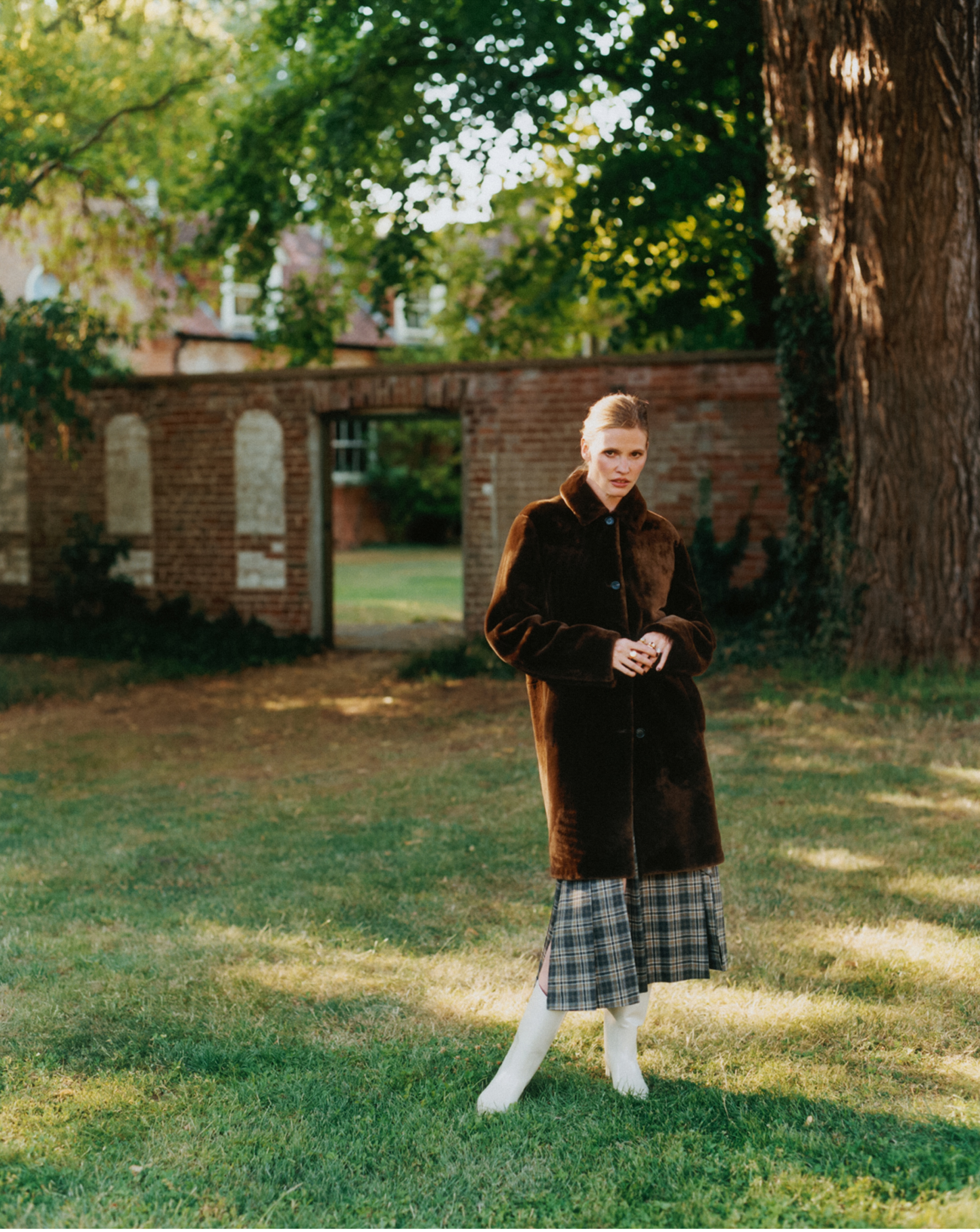 Lara-Stone-by-James-Harvey-Kelly-Sunday-Times-Style-September-13-2026-8.png