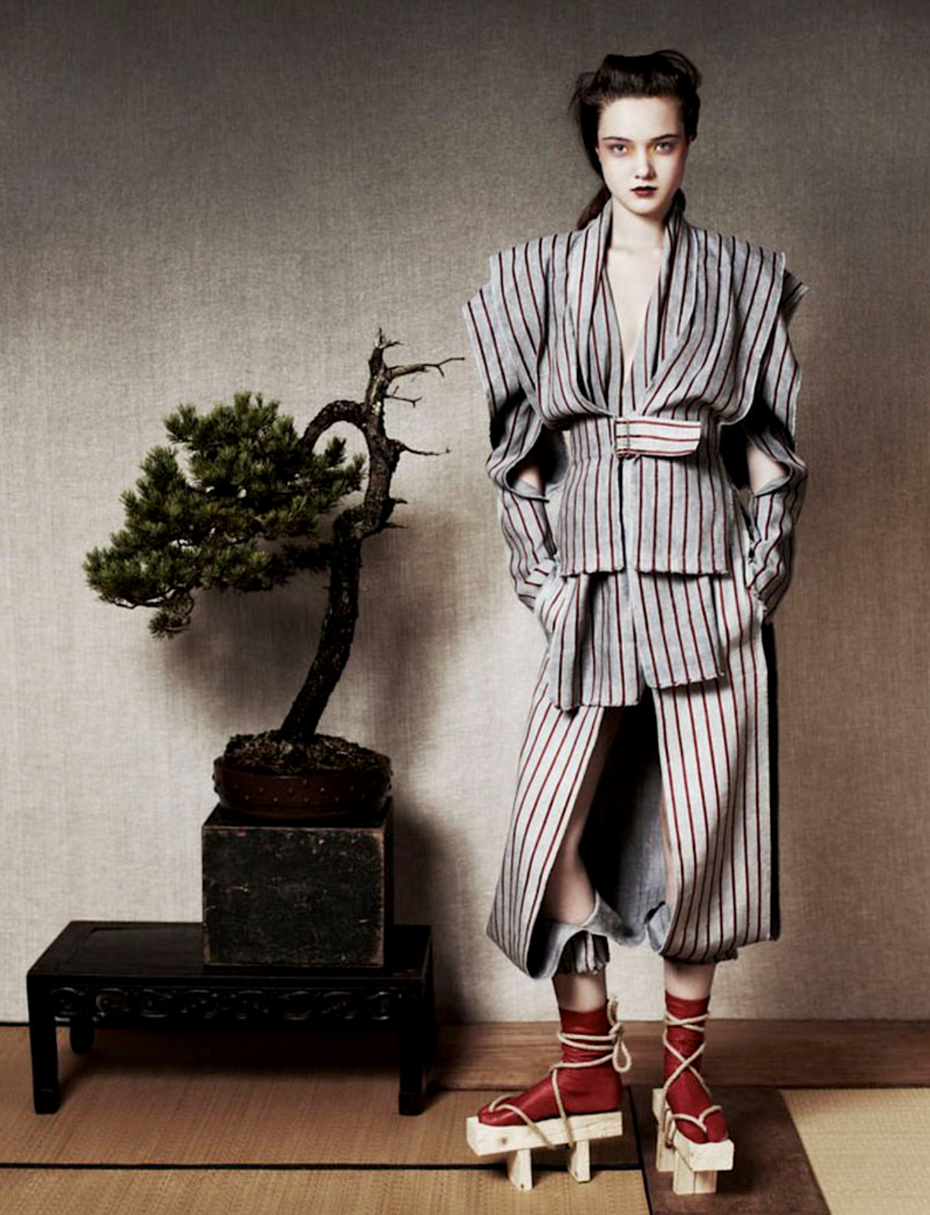 Yumi-Lambert-by-Ben-Toms-AnOther-Magazine-SS-2013-7.png