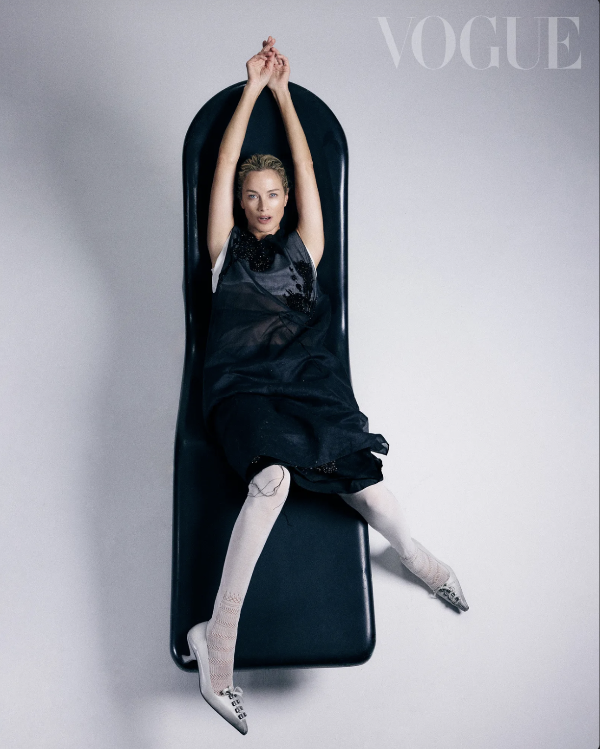 Carolyn-Murphy-by-Emmanuel-Monsalve-Vogue-Taiwan-October-2026-8.png