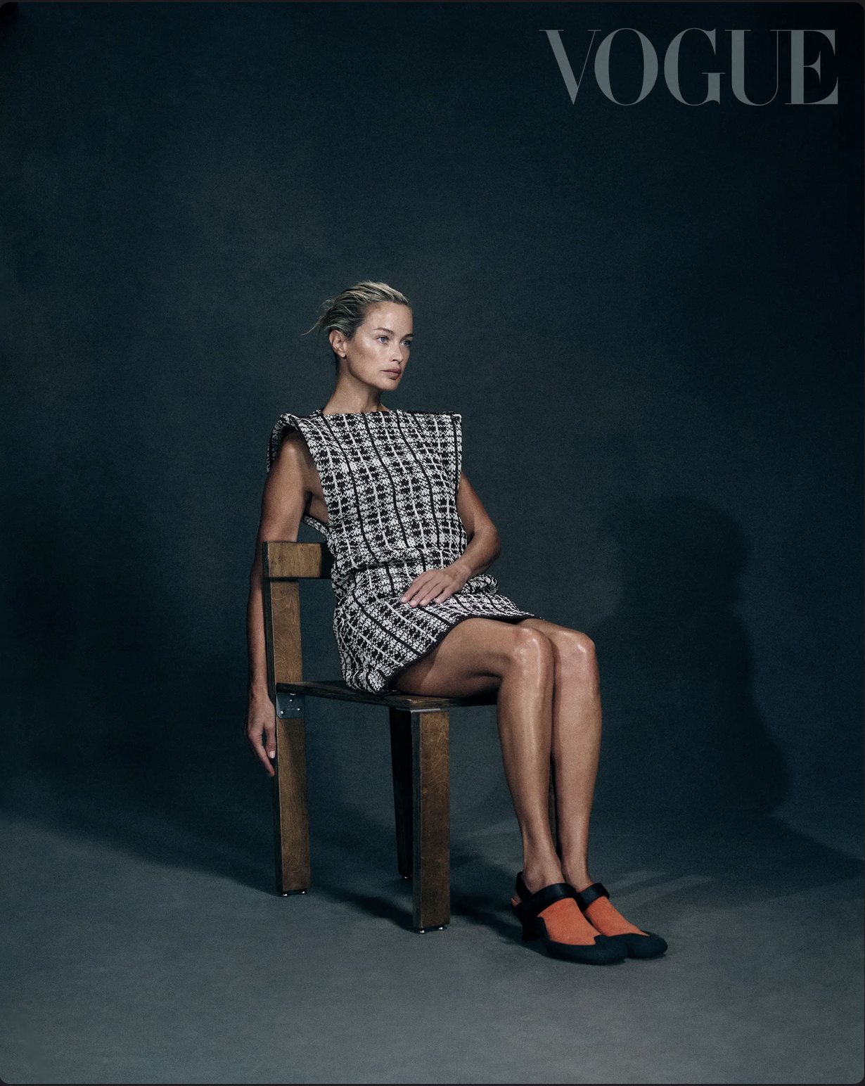 Carolyn-Murphy-by-Emmanuel-Monsalve-Vogue-Taiwan-October-2026-11.png