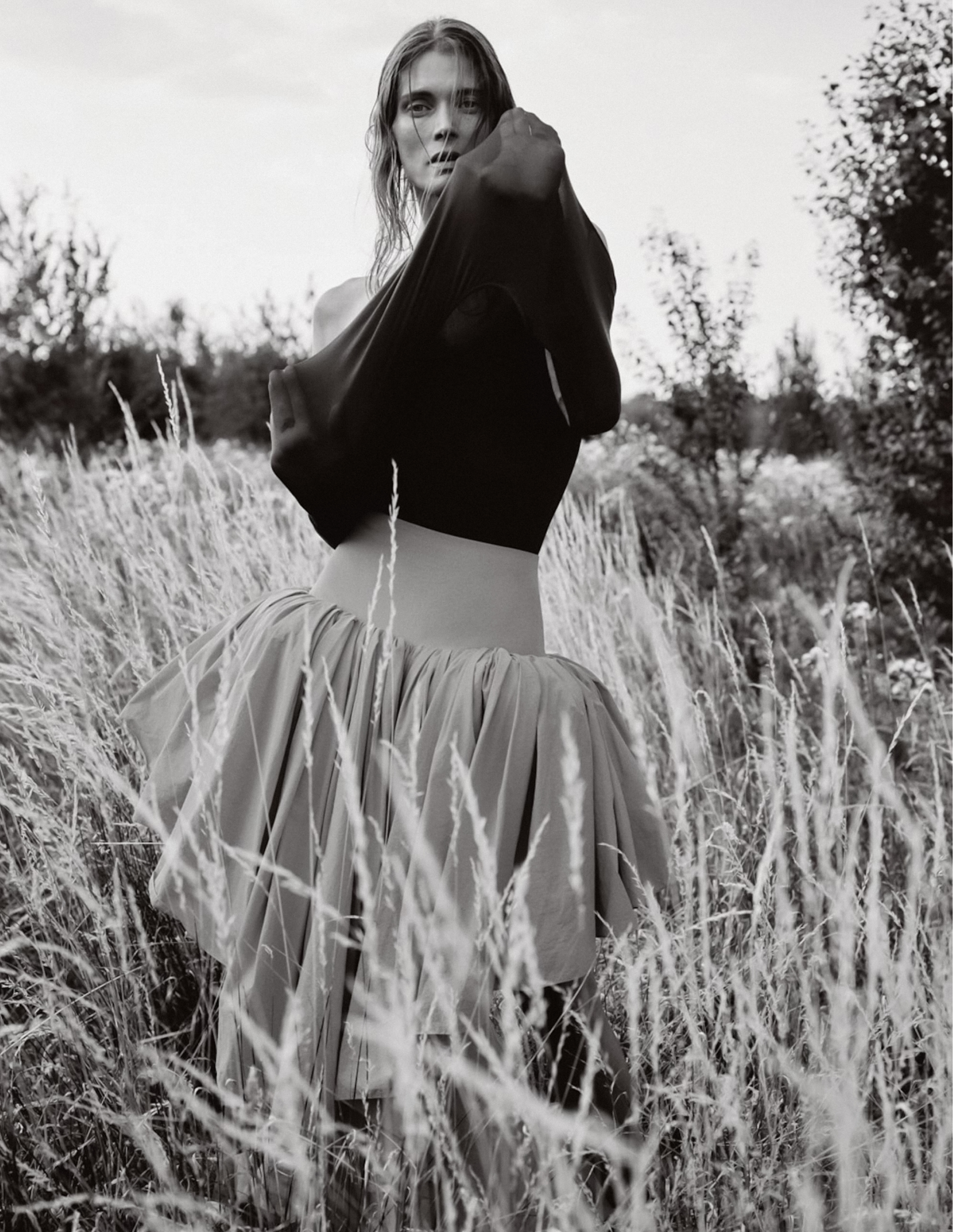 Malgosia-Bela-by-Ethan-James-Green-Past-Perfect-AnOther-Magazine-2026-27-11.png