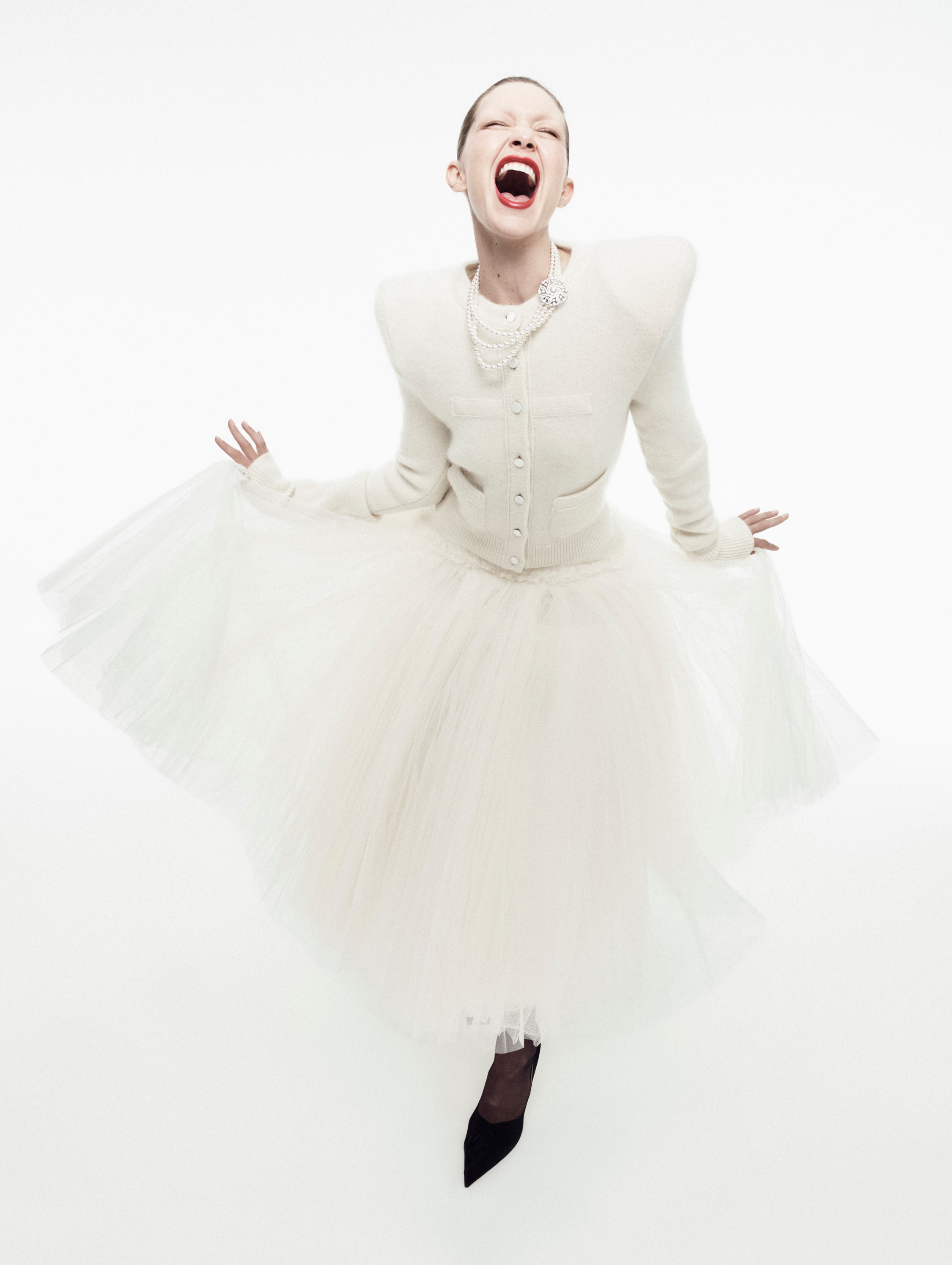 Gigi-Hadid-by-Willy-Vanderperre-Vogue-France-September-2026-5.png