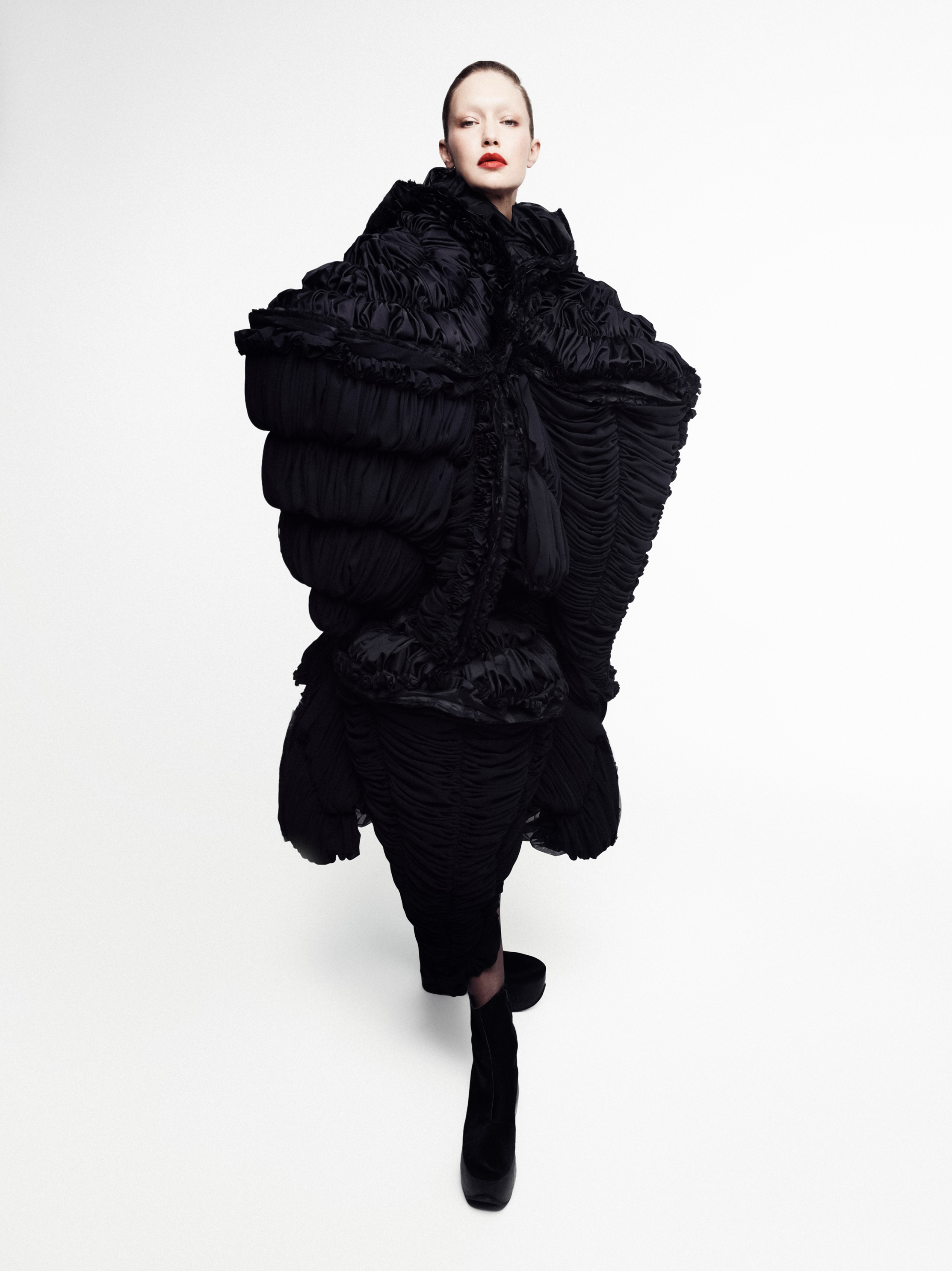 Gigi-Hadid-by-Willy-Vanderperre-Vogue-France-September-2026-6.png