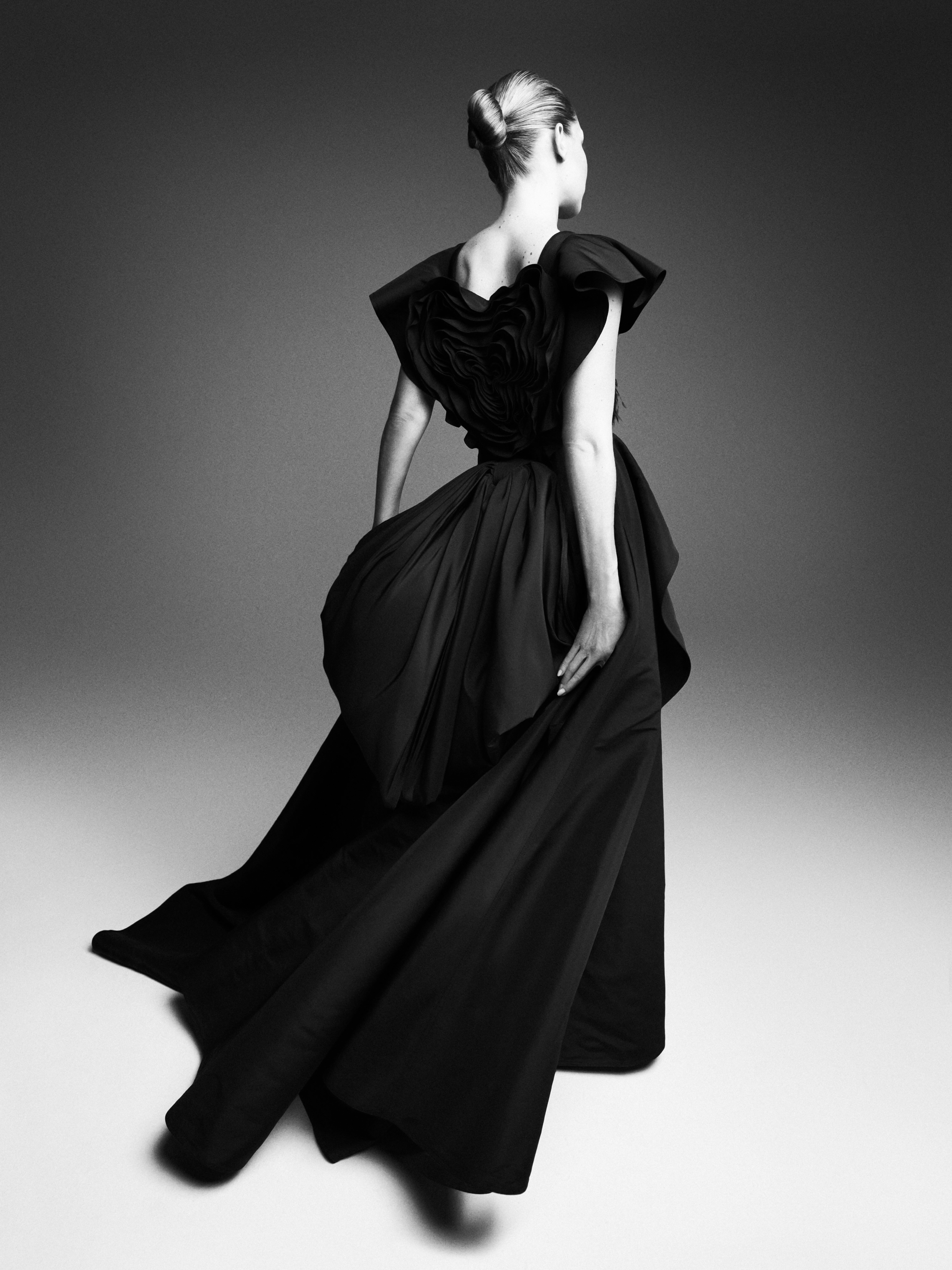 Gigi-Hadid-by-Willy-Vanderperre-Vogue-France-September-2026-11.png