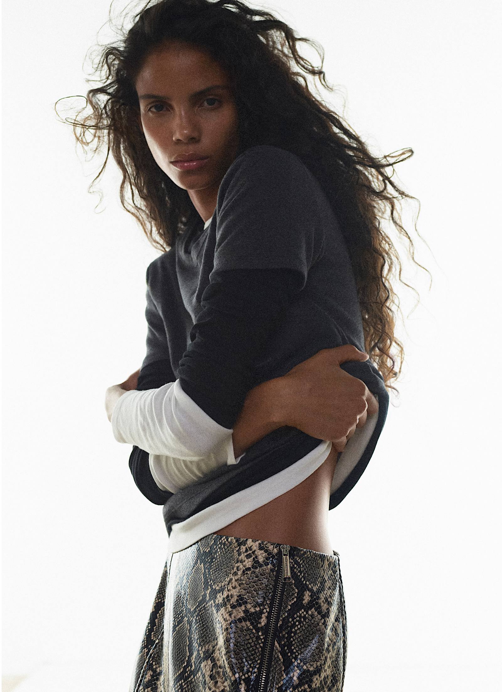 Josefa-Santos-by-Antoni-Ciufo-Harpers-Bazaar-France-October-2026-27.png