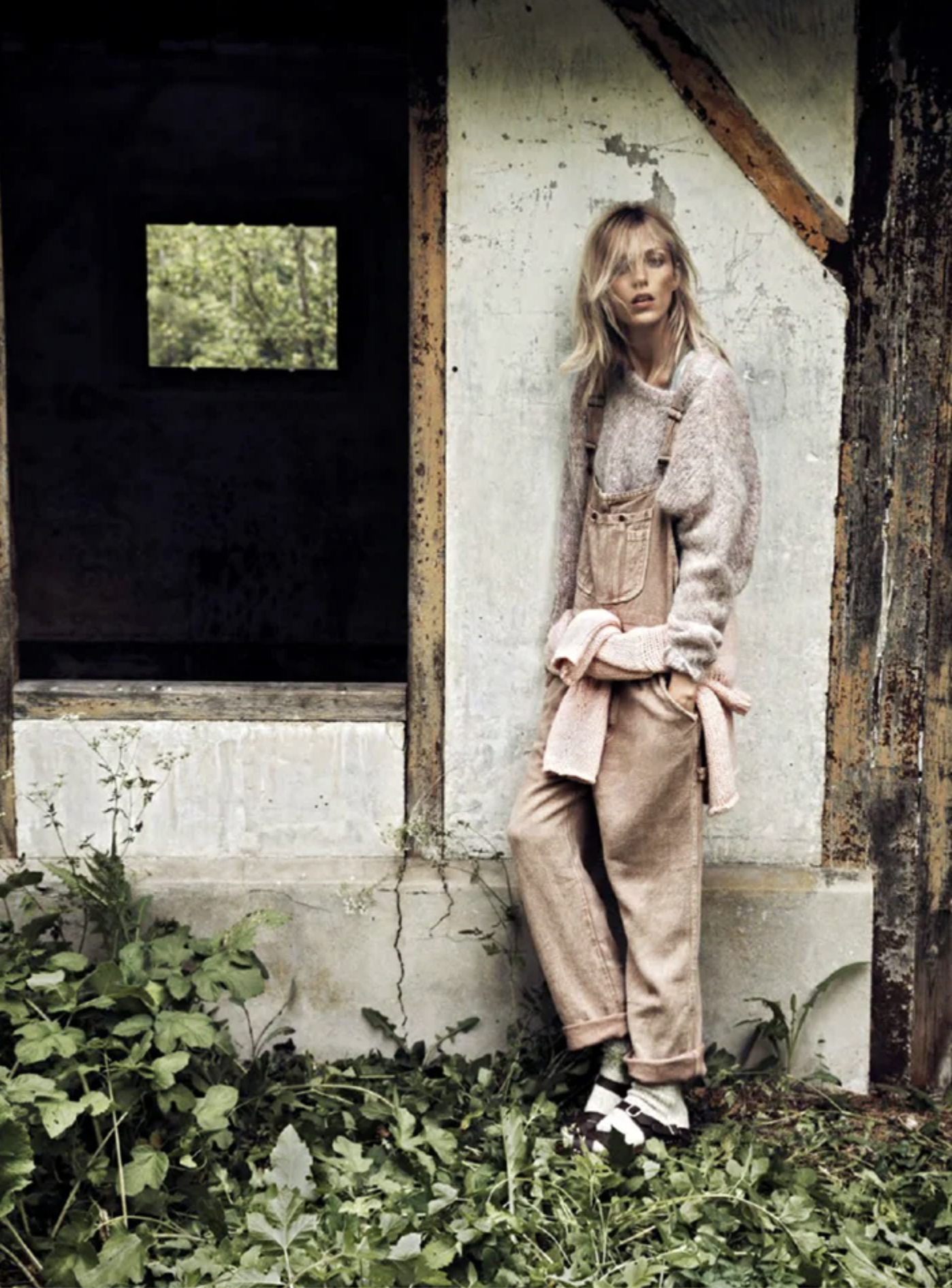 Anja-Rubik-by-Lachlan-Bailey-Vogue-Paris-October-2014-11.png