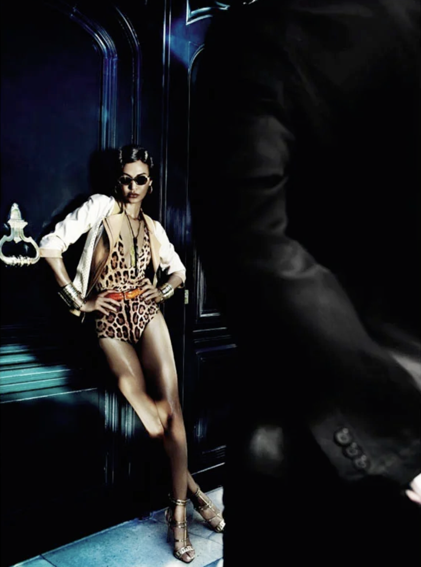 Joan-Smalls-by-Mario-Testino-Vogue-Brazil-June-2013-8.png