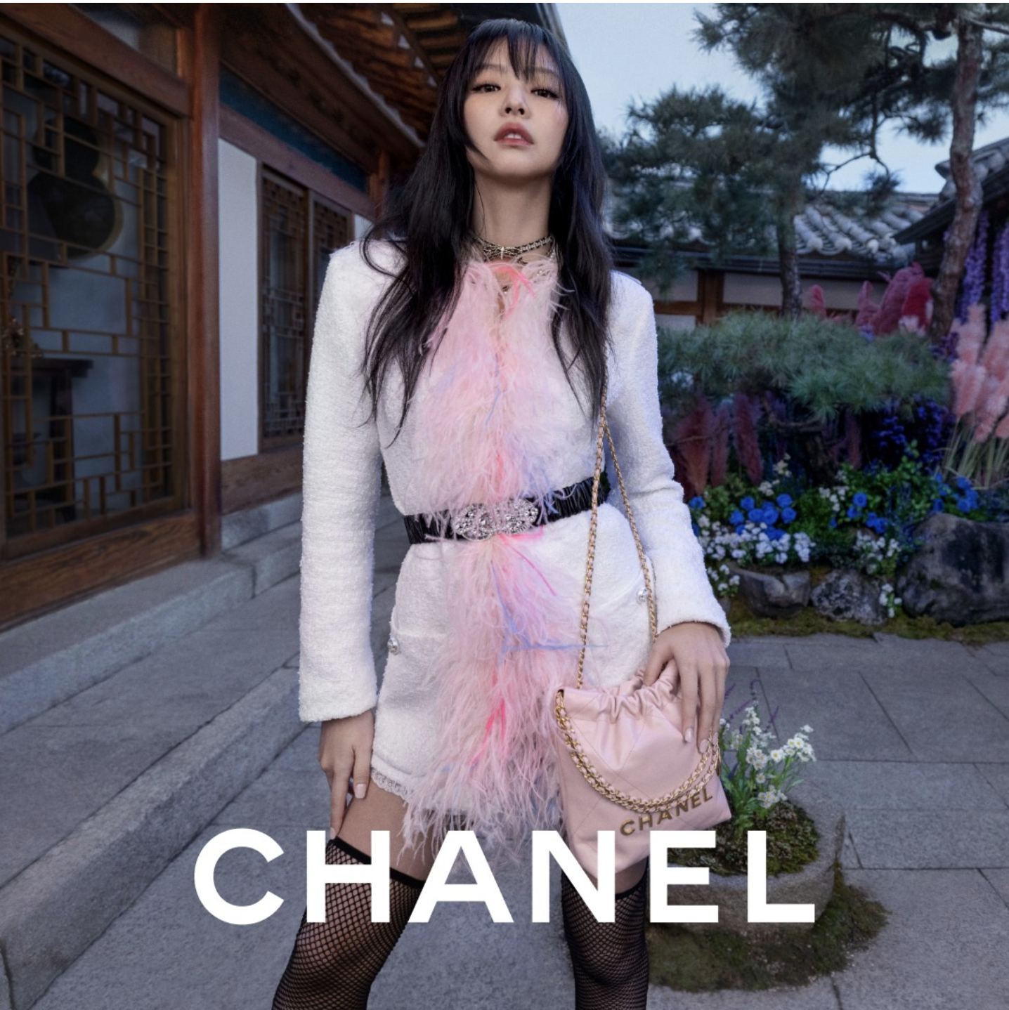 Chanel 22 Bag Snares BLACKPINK's Jennie Kim for Seoul Tour by Inez &  Vinoodh — Anne of Carversville
