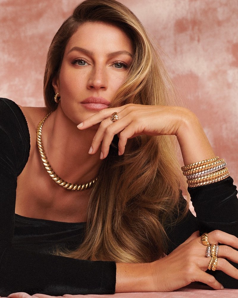 Gisele Bundchen in Vivara Holiday 2022 Campaign by Nicole Heiniger