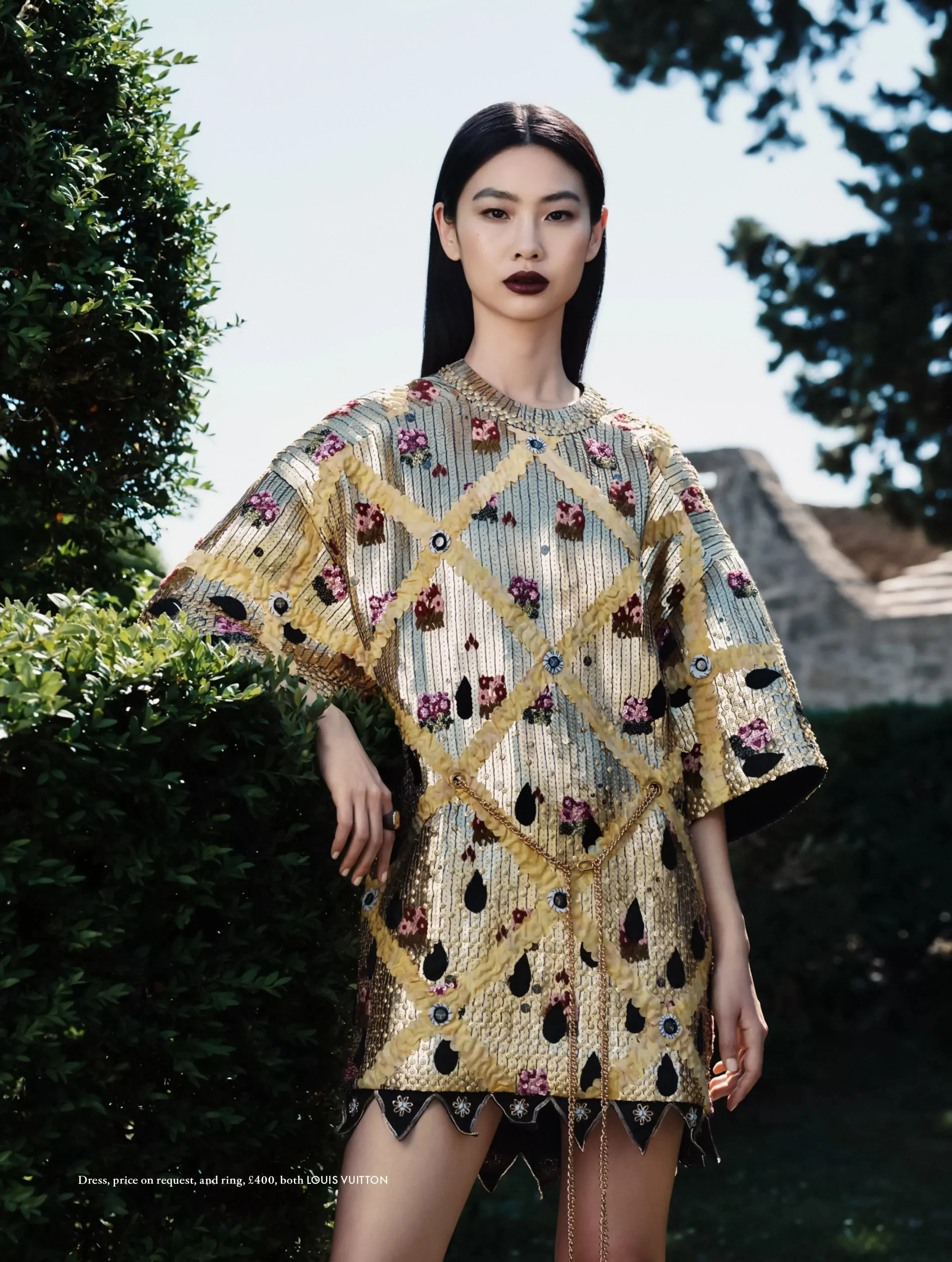 Hoyeon-by-Sharif-Hamza-in-ELLE-November-2025-4.jpg