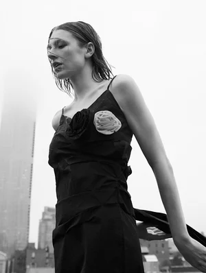 Hunter Schafer Is 'Leaning In' for ELLE UK, by Paola Kudacki — Anne of