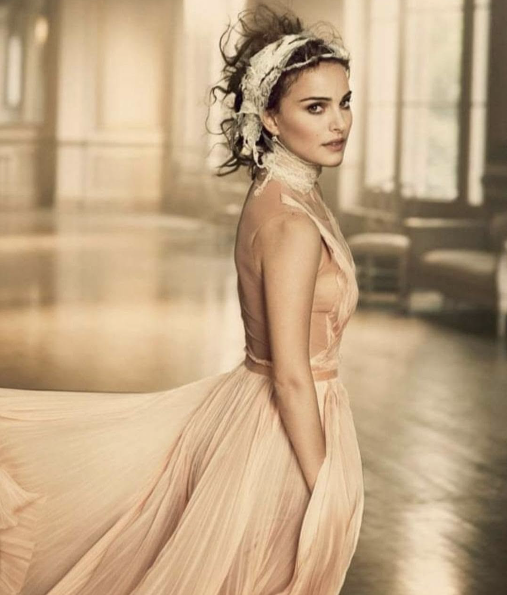 Natalie-Portman-by-Peter-Lindbergh-Vogue-US-January-2011-3.png