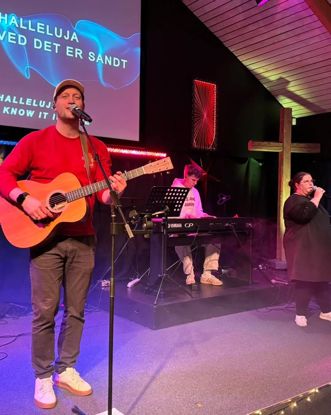 Vi fejrede 4. S&oslash;ndag i advent med en en dejlig gudstjeneste, der handlede om gl&aelig;den, som Gud sendte i julen. 

We celebrated 4. Advent Sunday with a great service about the joy, God sent at Christmas.