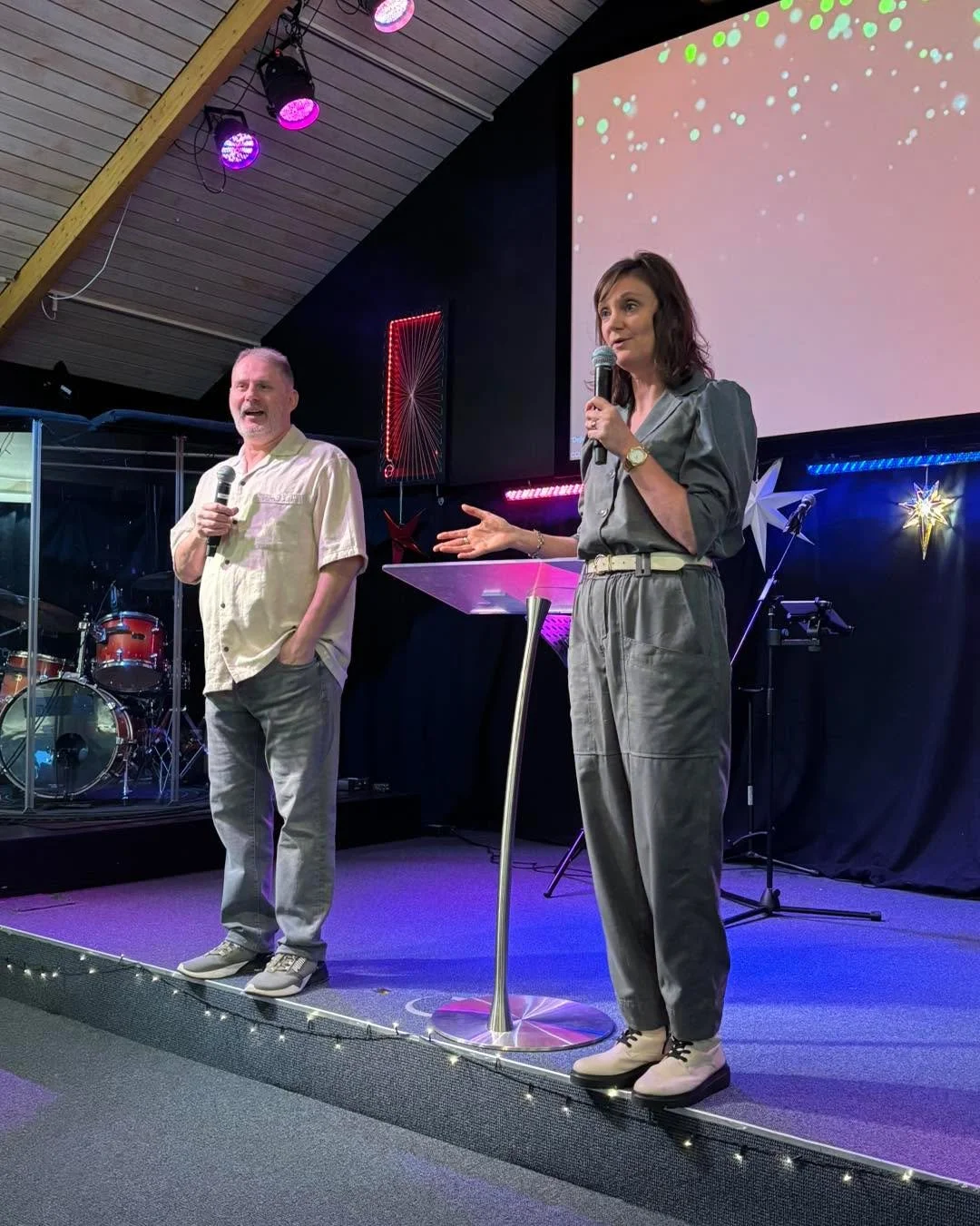 Med dagens julegudstjeneste &oslash;nsker vi jer alle en Gl&aelig;delig Jul. 

From today&rsquo;s Christmas service we wish you a merry Christmas.