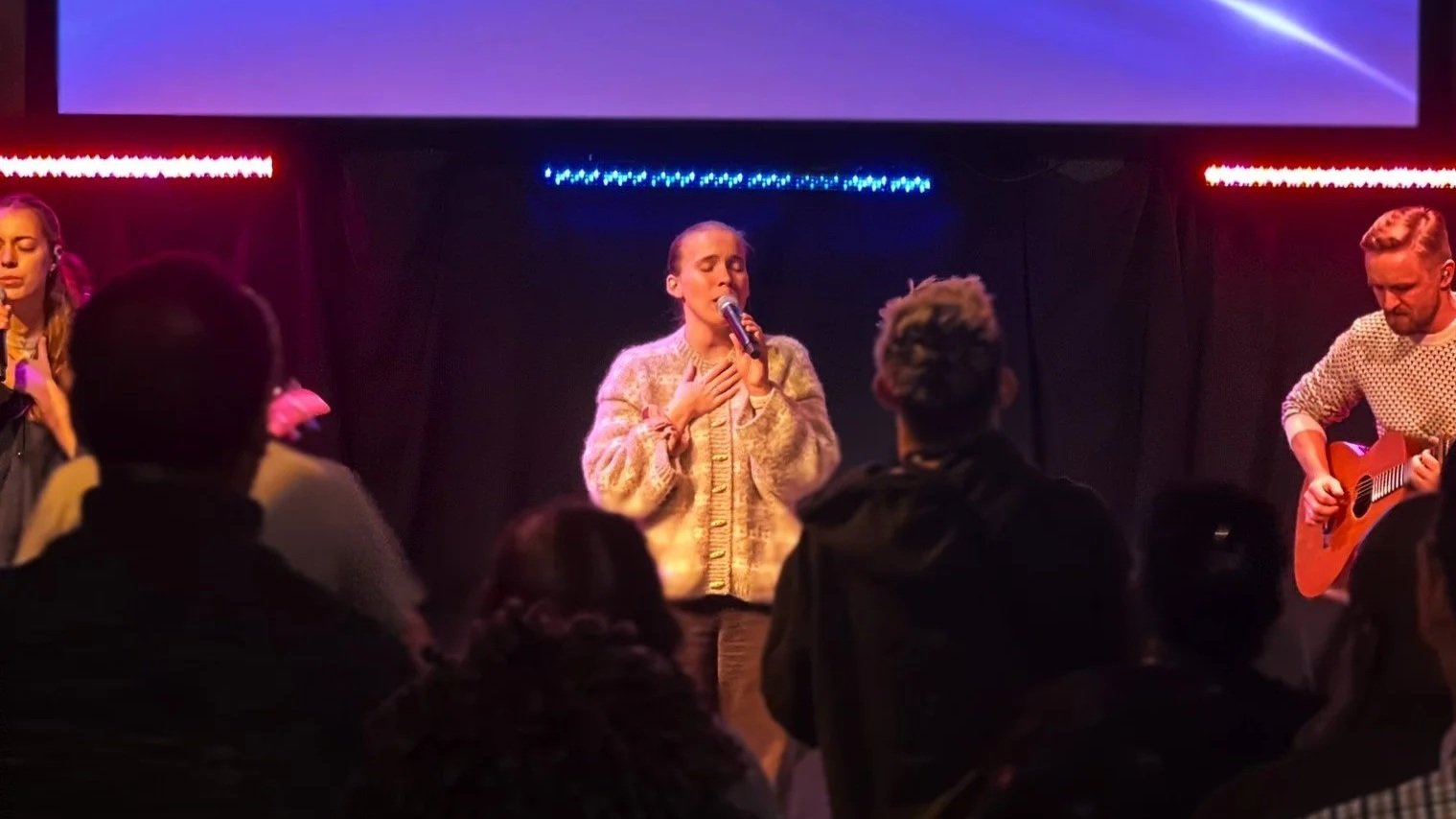   Gudstjeneste søndage kl. 10.30  