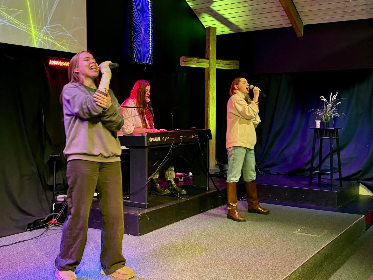 Januar er st&aelig;rkt i gang med endnu en velsignelsesgudstjeneste. Karen talte om, at Gud giver nyt h&aring;b og gennembrud. Og nogle gange er det sm&aring; begyndelser, der f&oslash;rer til gennembrud. 

January has started well with another anoin