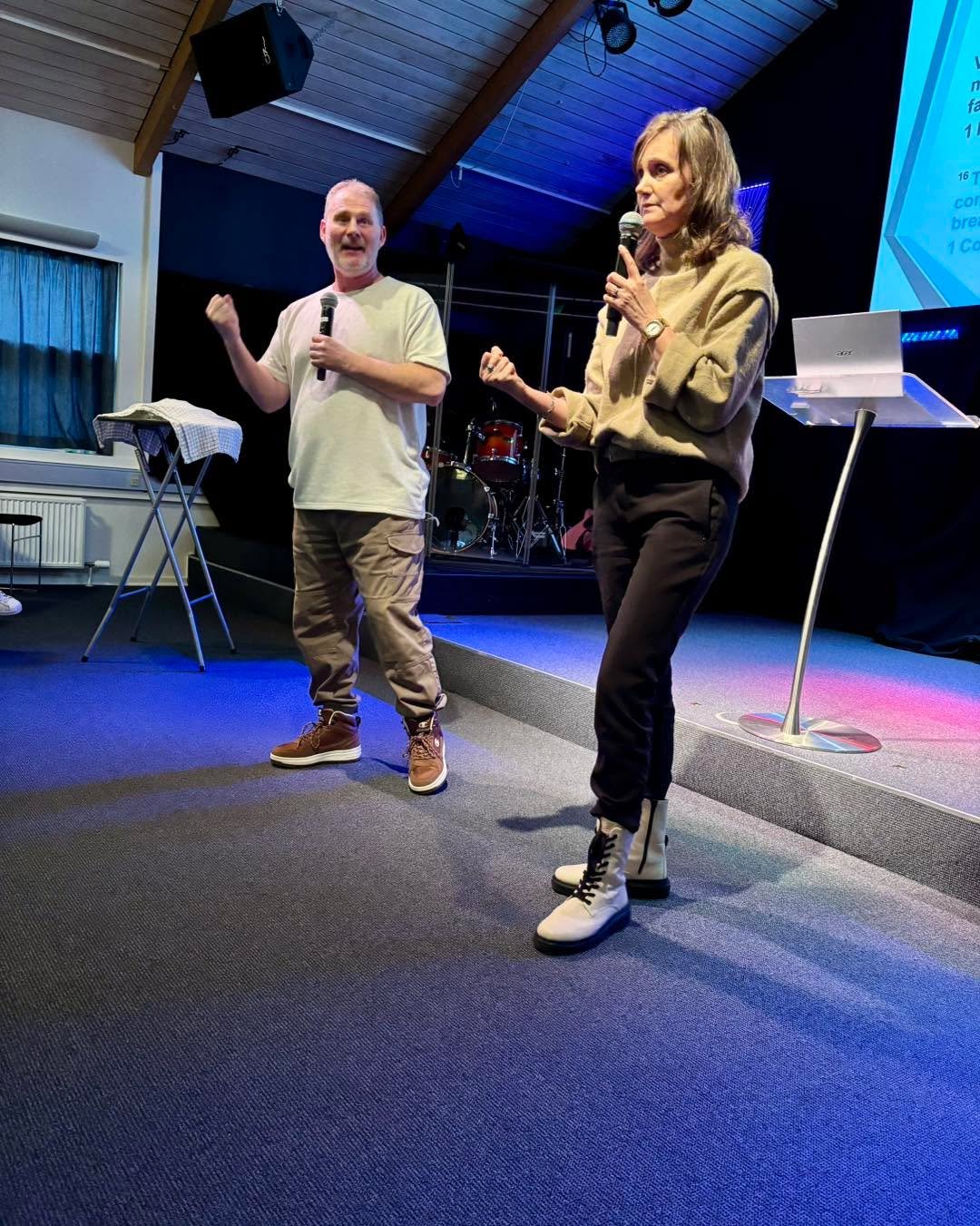 Fantastisk s&oslash;ndag med lovsang, f&aelig;llesskab og st&aelig;rk undervisning om nadverens betydning. Der er beskyttelse, f&aelig;llesskab med Jesus og menigheden og vi viser taknemmelighed. 

Great Sunday with worship, fellowship and strong tea