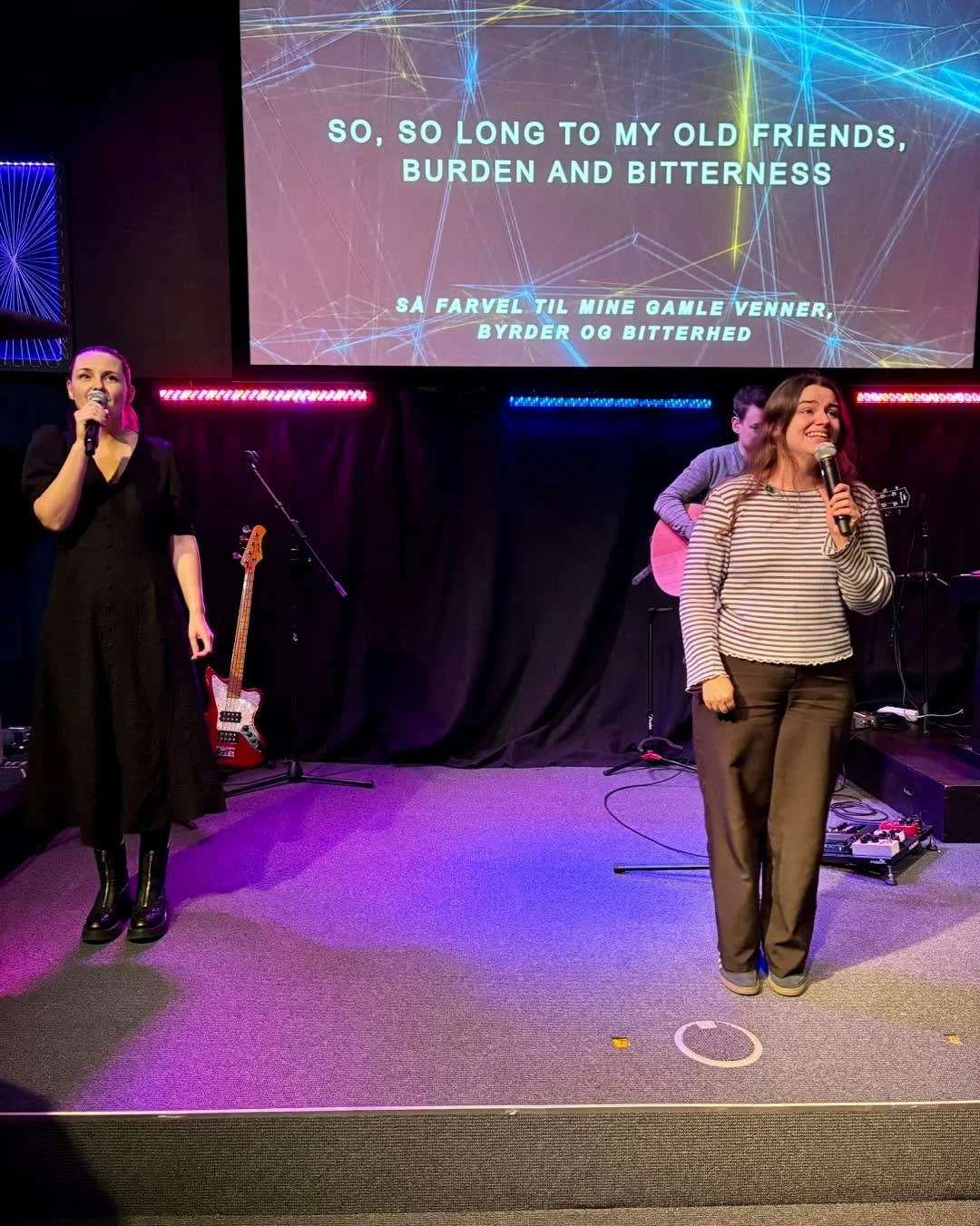 St&aelig;rk s&oslash;ndag i kirken med lovsang og Guds st&aelig;rke n&aelig;rv&aelig;r. Undervisning om vores relation med Jesus. Liv bliver styrket og forvandlet. 

Great Sunday in church with worship and God&rsquo;s presence. Teaching about our rel