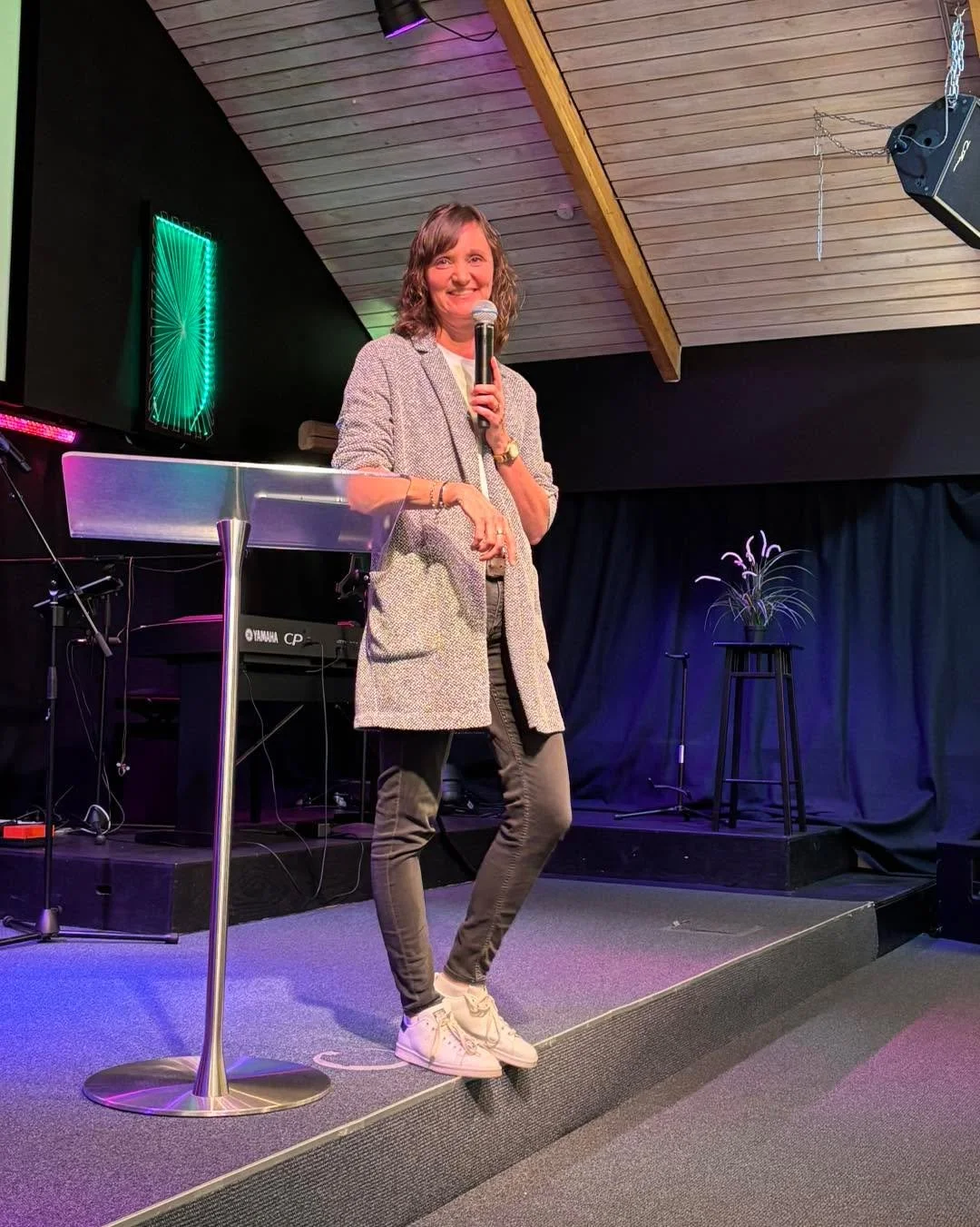 Vi har haft en dejlig marts i kirken. Vi oplever, at Gud m&oslash;der menneskers behov, god undervisning og dejlig tid med lovsang. Og vi bygger relationer med hinanden. Du er altid velkommen. 

We have had a wonderful March in church. We experience 