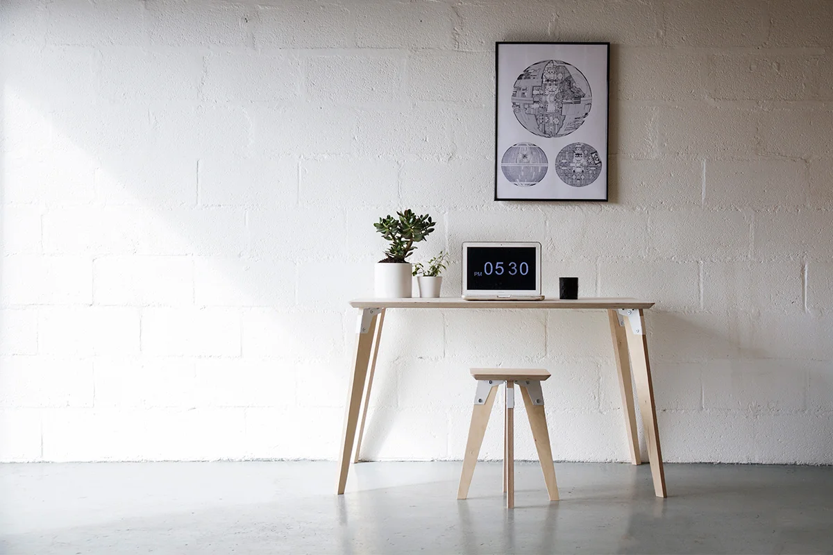 Cord_Industries_ModSys_Desk_03_Laptop_Plants_hometime_web.jpg