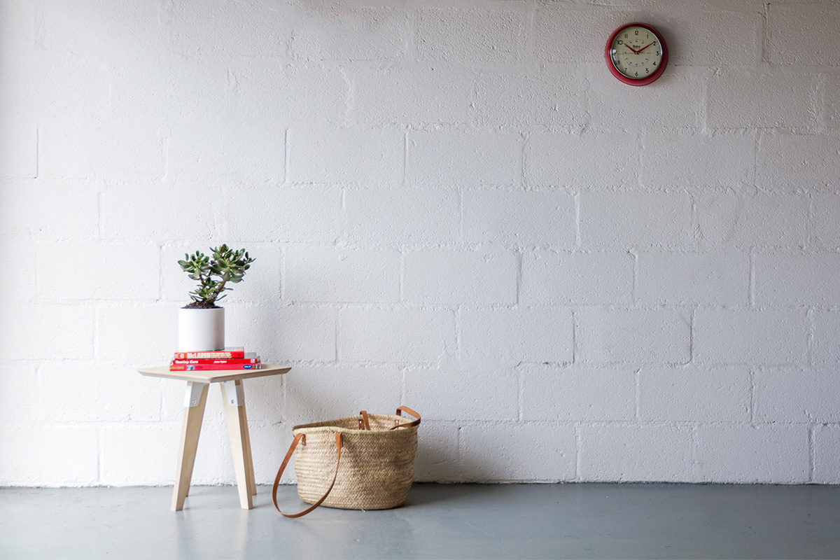 Cord_Industries_ModSys_Side_Table_01_books_plants_clock_web.jpg