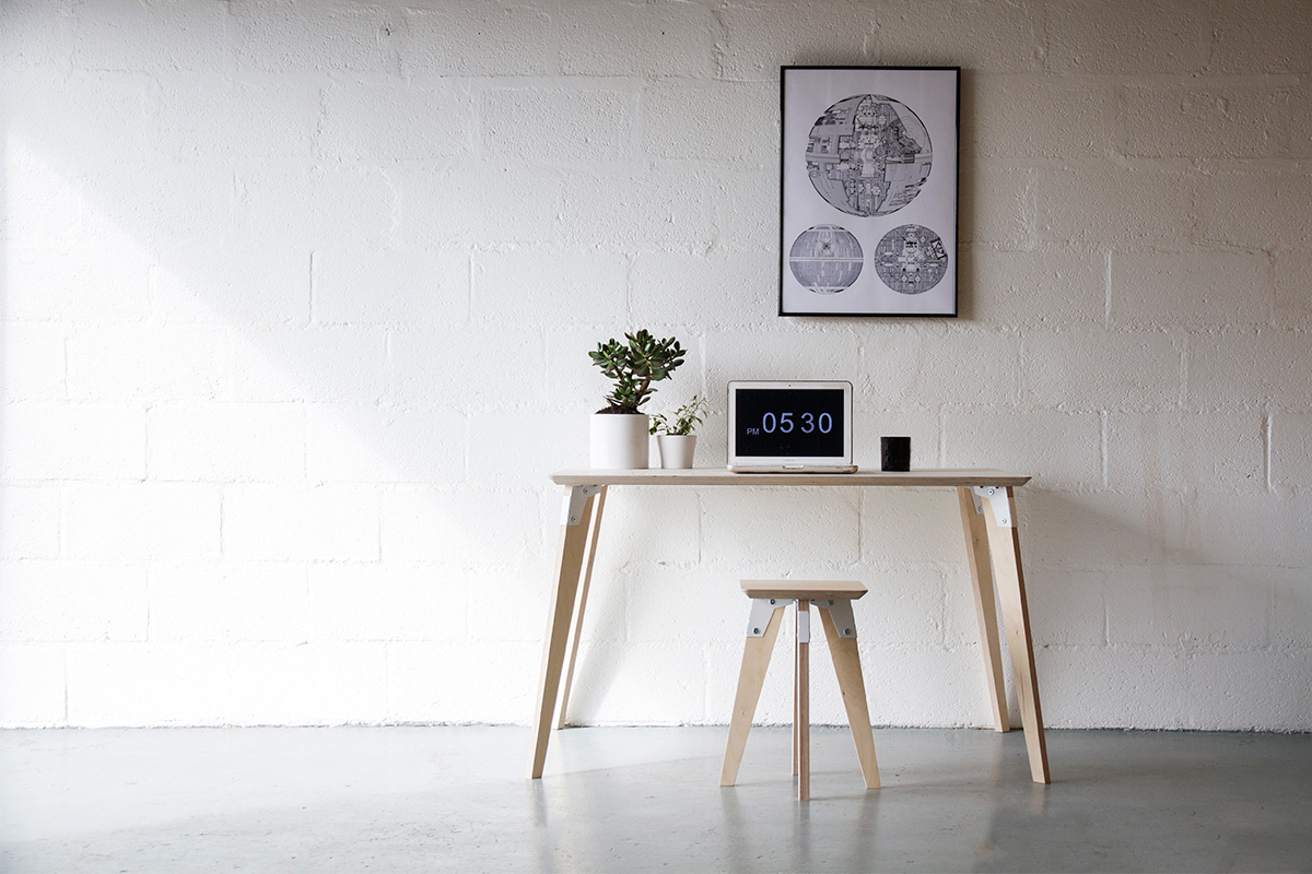 Cord_Industries_ModSys_Desk_03_Laptop_Plants_hometime_web.jpg