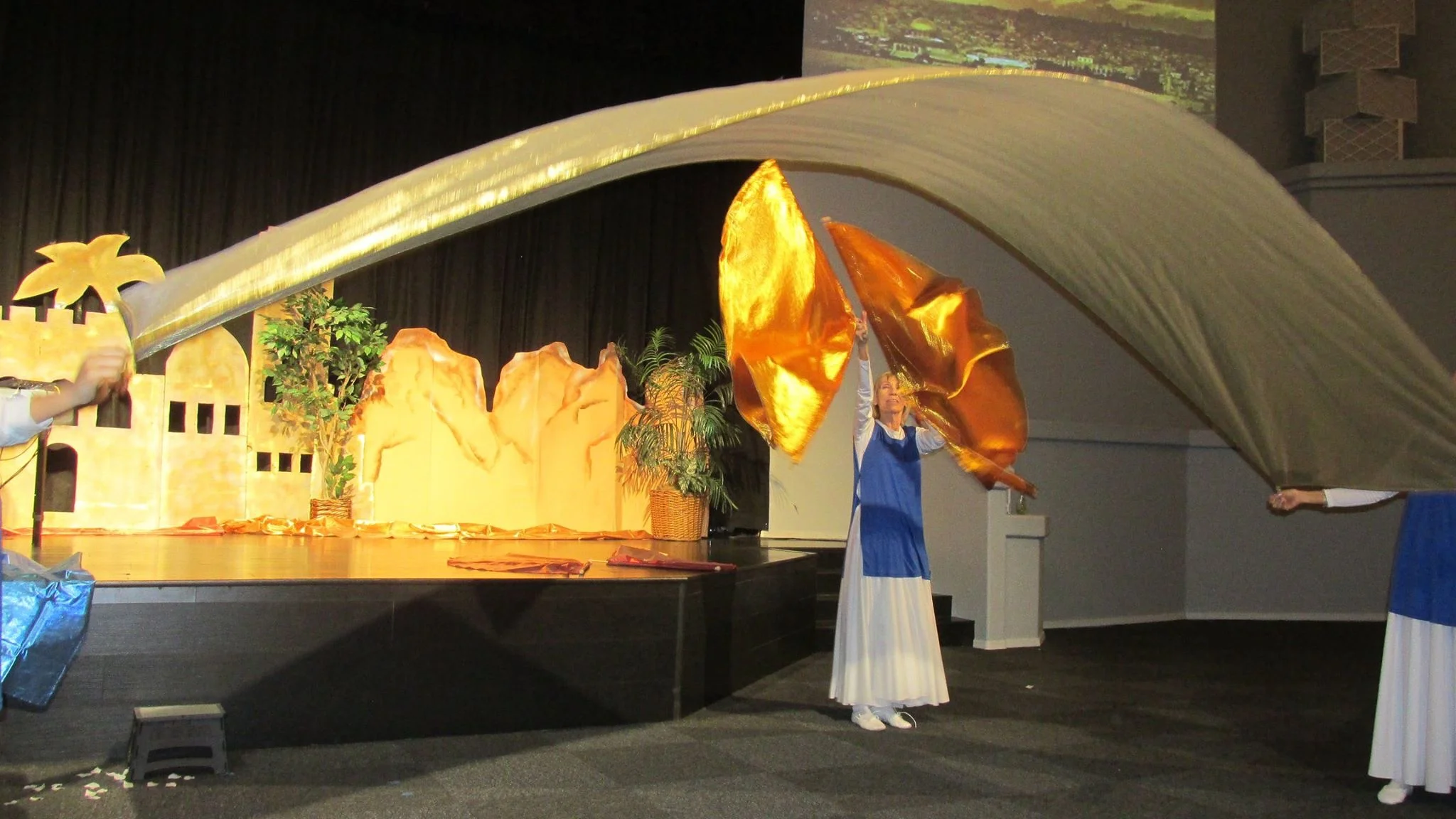 Gold Billow in Jerusalem 2017.JPG