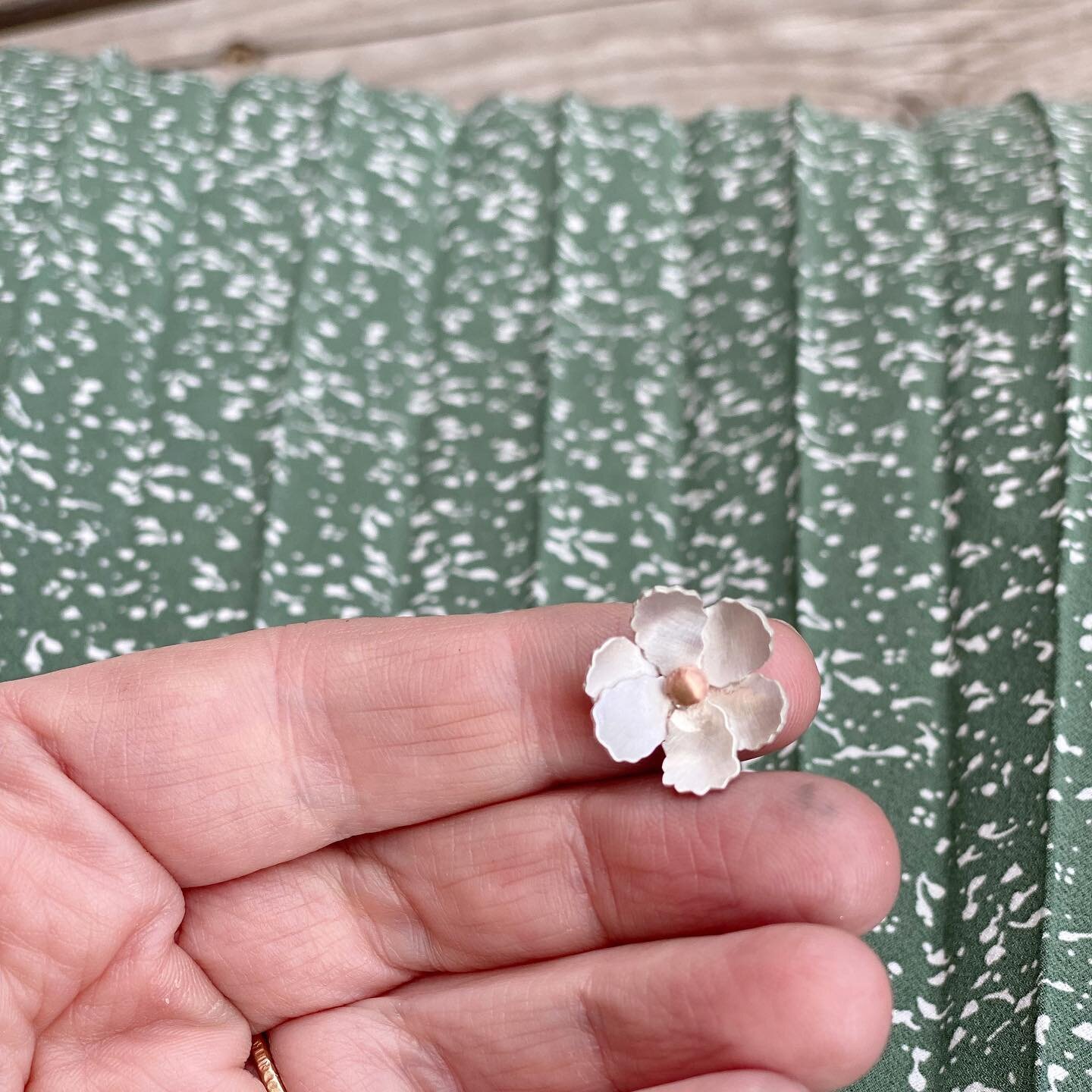 Just a little flower I made today that I&rsquo;m loving. Some days I just let myself play in the studio with no intentions of doing anything but letting creativity flow.
Do you think this should be a necklace or should I make another one for a pair o