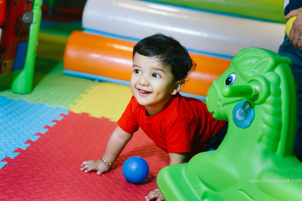 Playarea_photoshoot_indoor_candid_1_year_old_boy_fundays_dwark-7.jpg