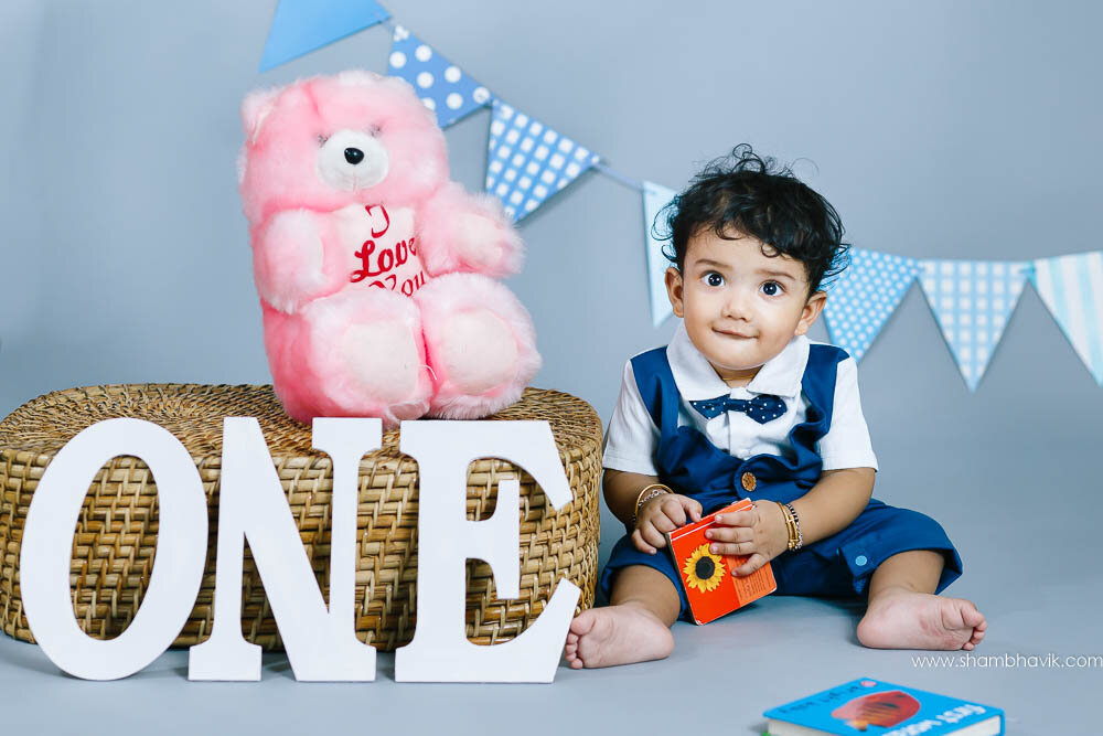 studio_photoshoot_indoor_candid_1_year_old_boy_delhi-17.jpg