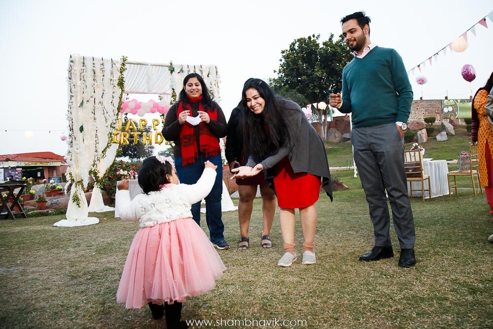 First_birthday_baby_girl_delhi_2021_candid_photographer_023.jpg