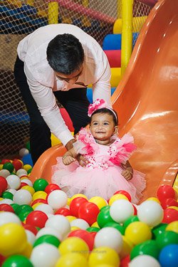 First_brithday_party_photographer_dwarka_delhi_gurgaon_candid002-2.jpg