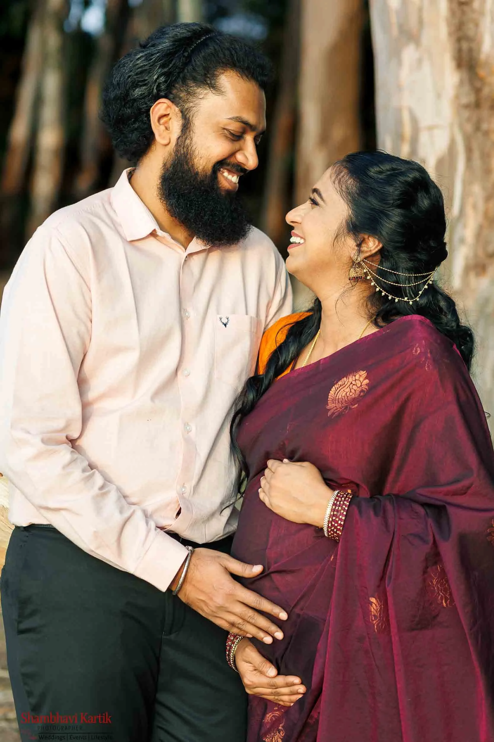 maternity-couple-photoshoot-outdoors-bangalore-lakeside-005.jpg
