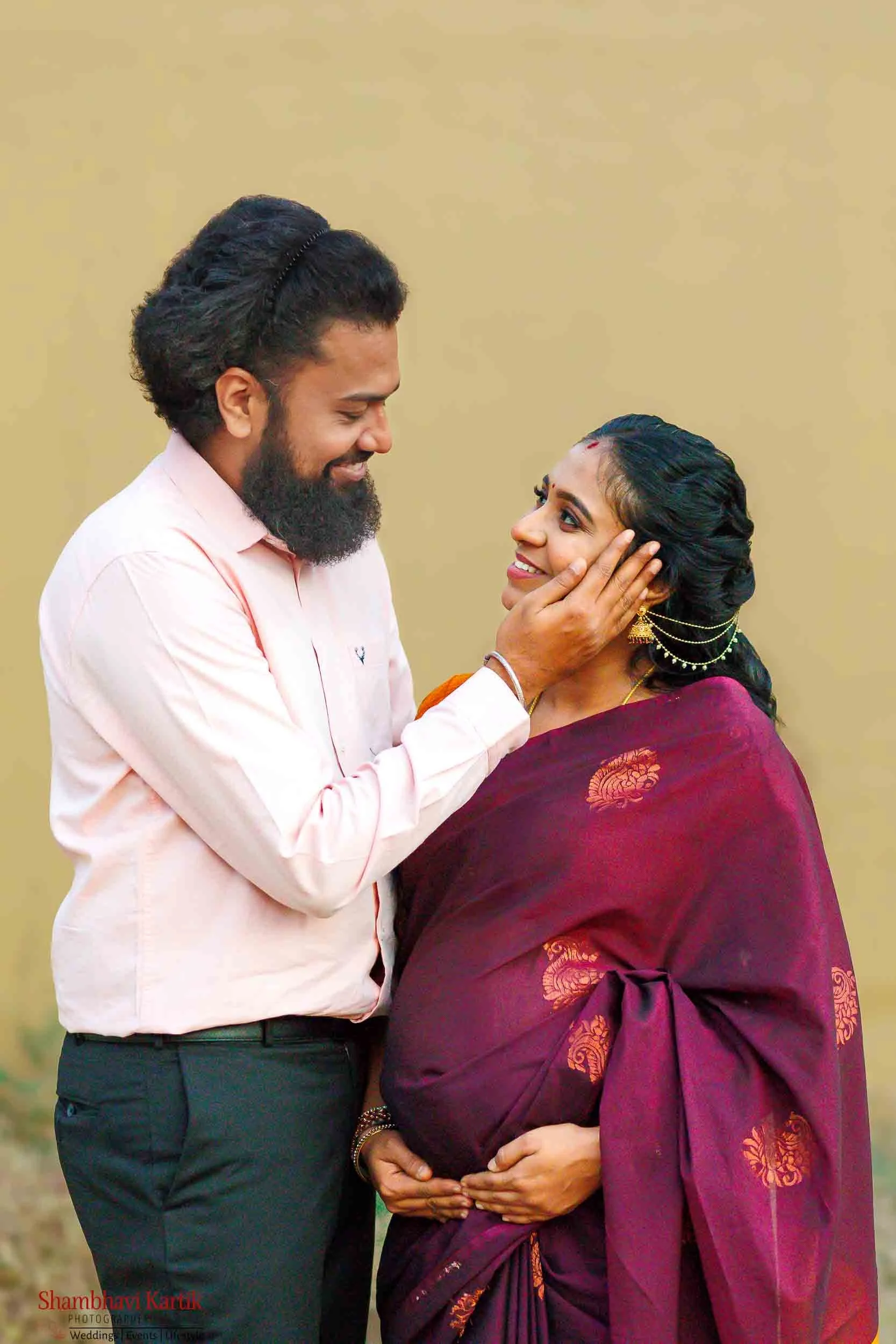maternity-couple-photoshoot-outdoors-bangalore-lakeside-011.jpg