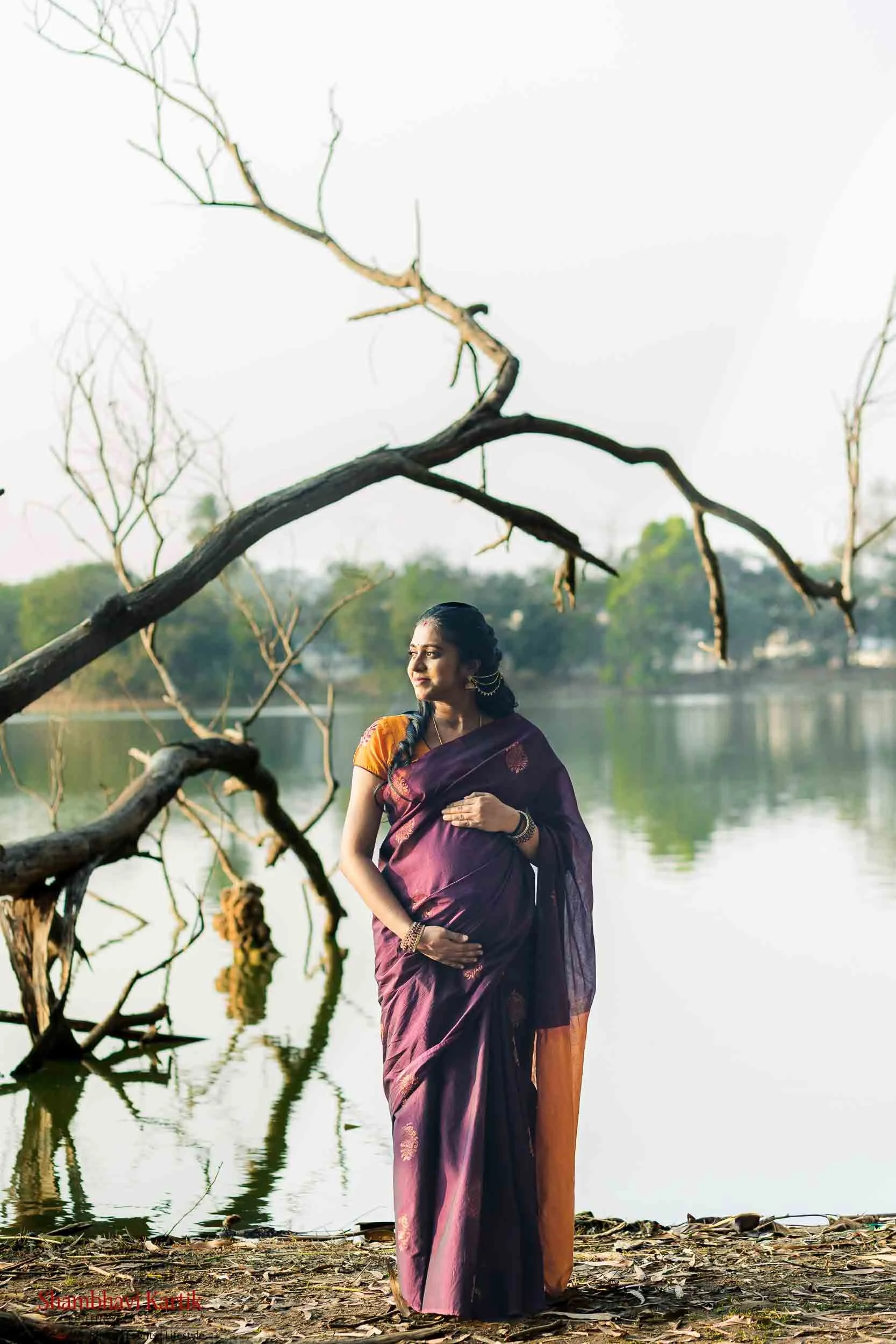 maternity-couple-photoshoot-outdoors-bangalore-lakeside-004.jpg