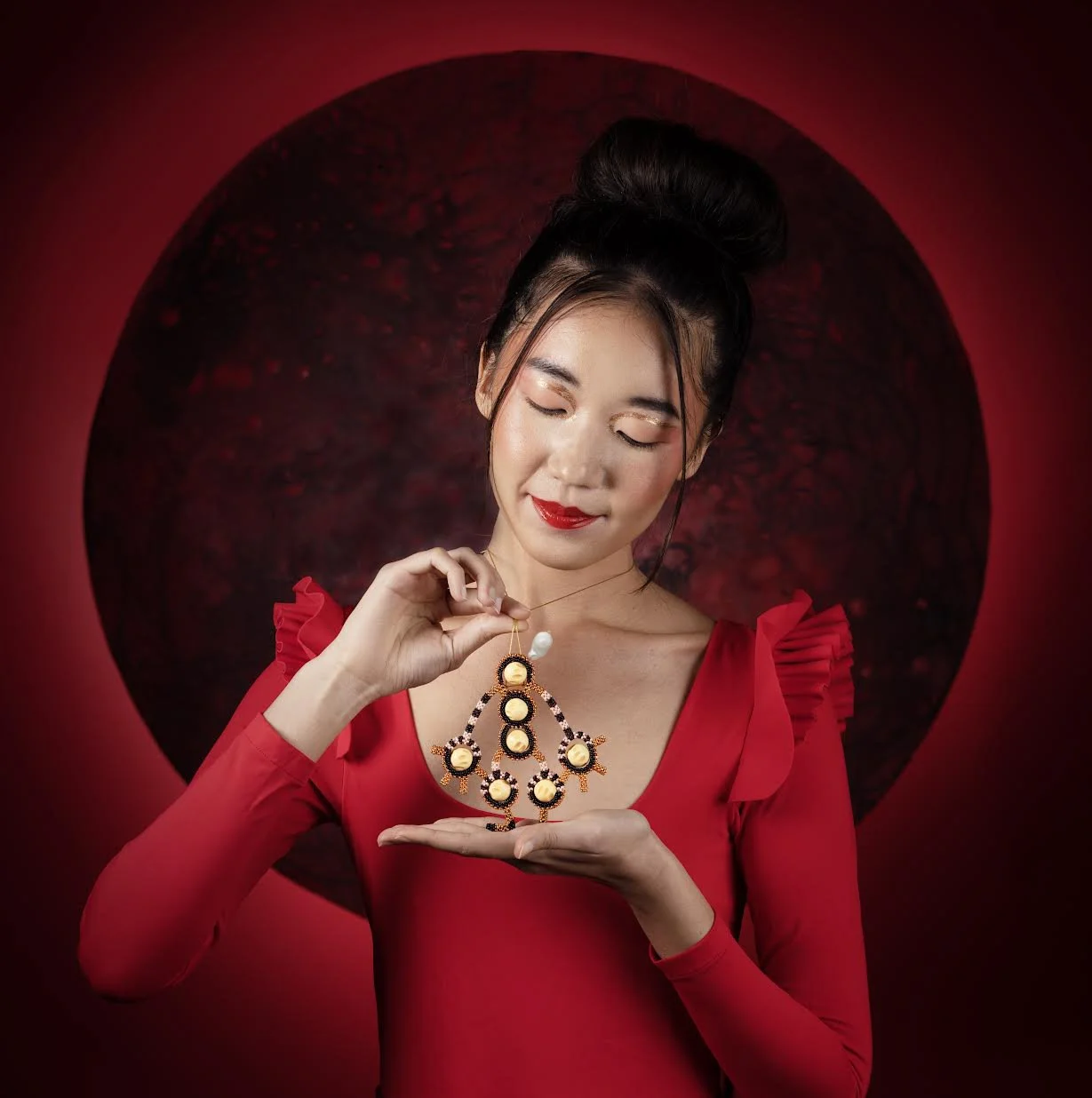 Mara-red-beadfigure-Asian-pearl.jpg