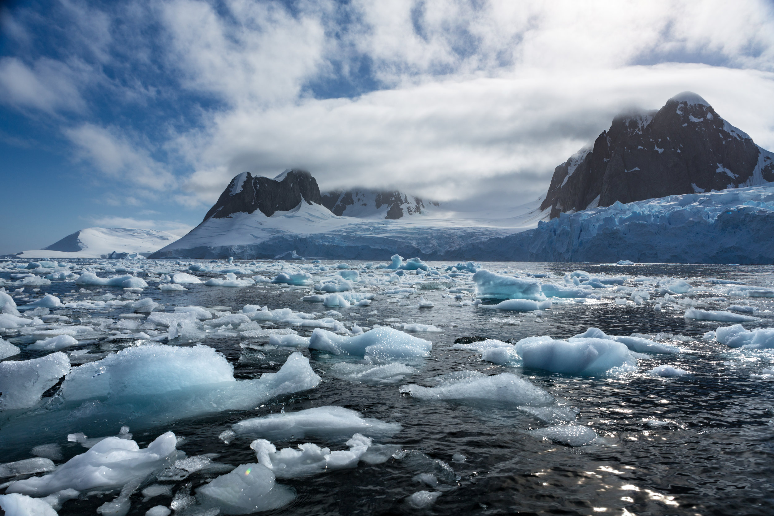 1AdelineHeymann_ANT_17-18_Ioffe_Voy9_PetermannIsland_Landscapes-1419.jpg