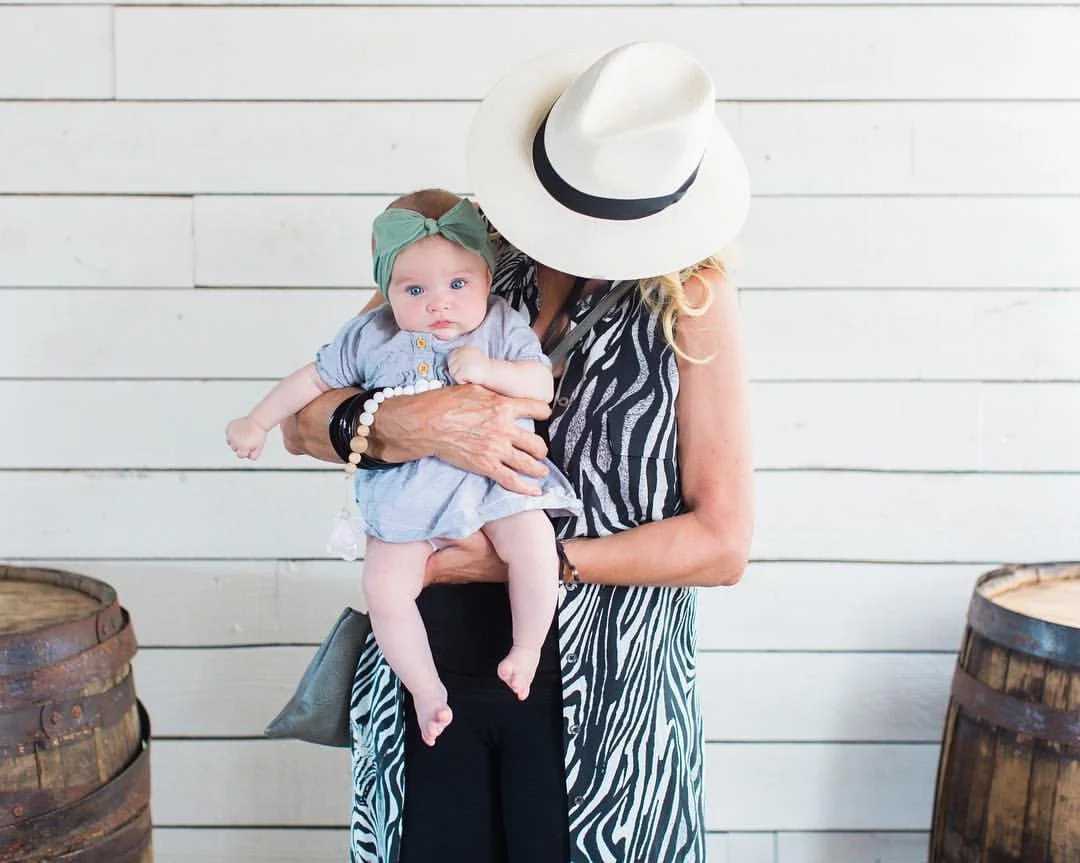 Mother&rsquo;s Day is around the corner! 💐 Need the perfect space for a photo shoot? We&rsquo;ve got you covered! 📸✨⁠
⁠
📸:@kelseyl_smith⁠
⁠
⁠
#MothersDay #PhotoShootSpace #CaptureTheMoment