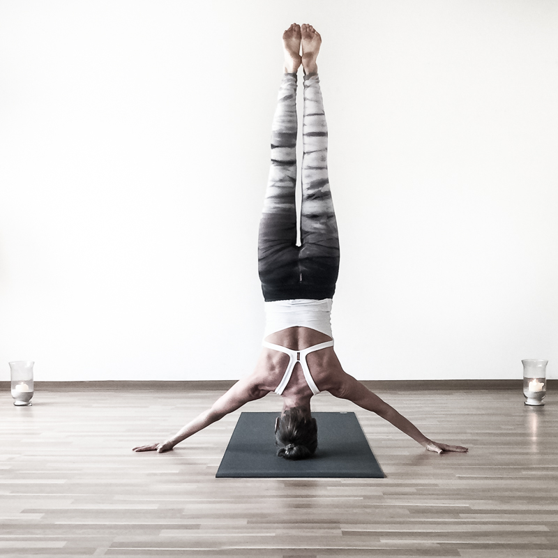 MichelleHaymoz_Headstand3.jpg
