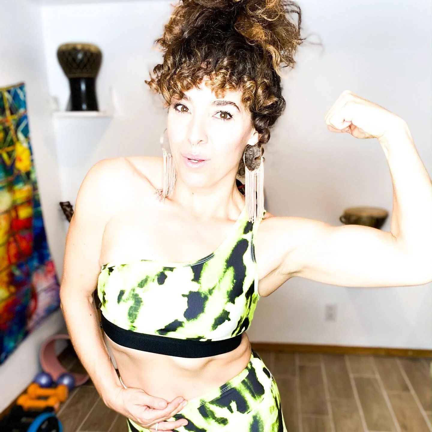 Living my best Flintstone&rsquo;s life??? But really, these last two weeks have been ROUGH with a severe autoimmune flare-up and a call to go deeper into my mindset work to make sure I didn&rsquo;t just throw the towel directly in (yes my head sounds