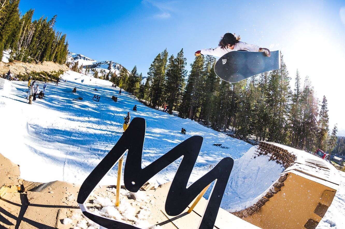 @ethen.wav casual guy @signalsnowboard Cardboard Chaos
