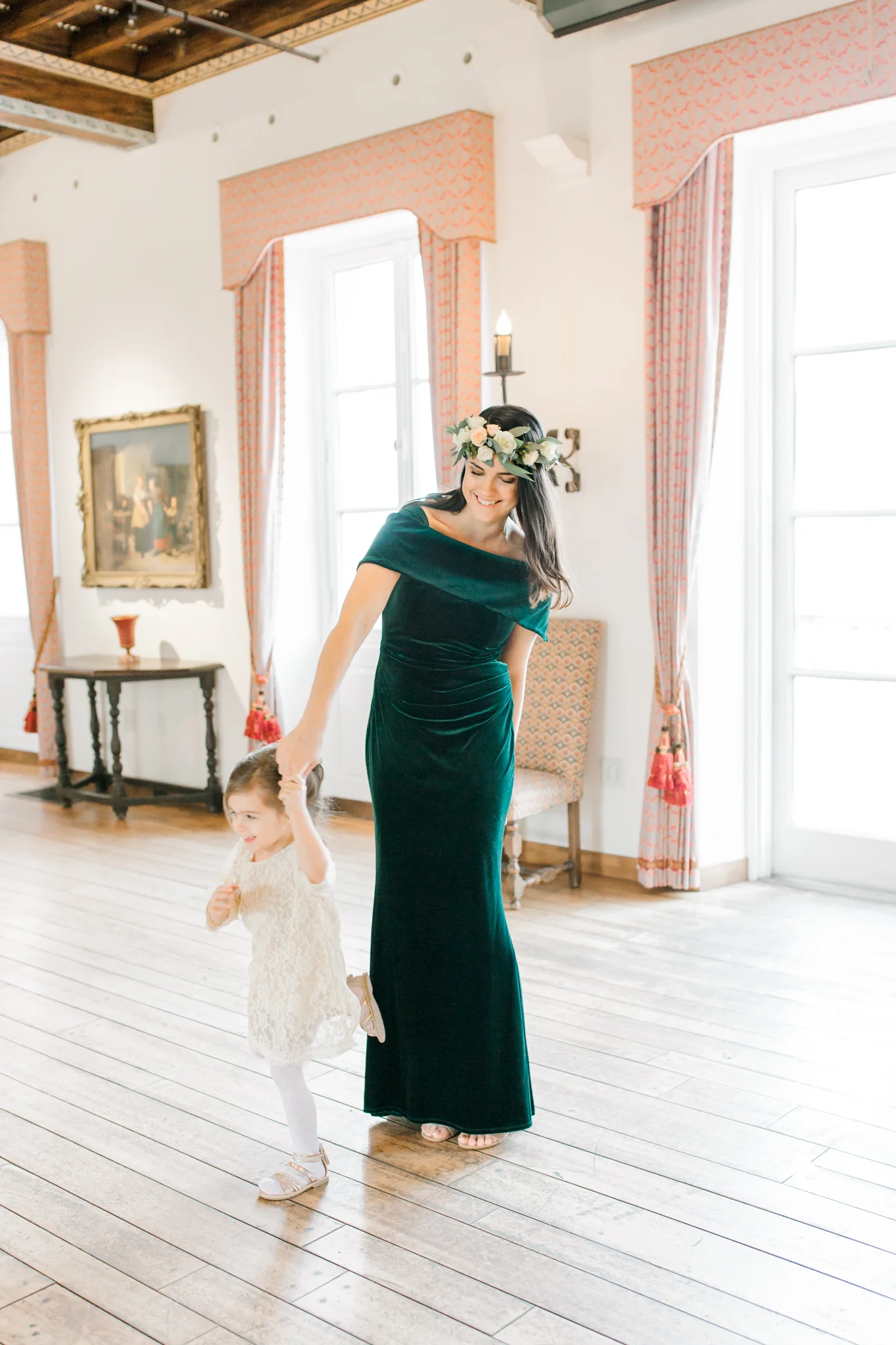 Milwaukee-family-session-at-Villa-Terrace-Decorative-Arts-Museum-21.jpg