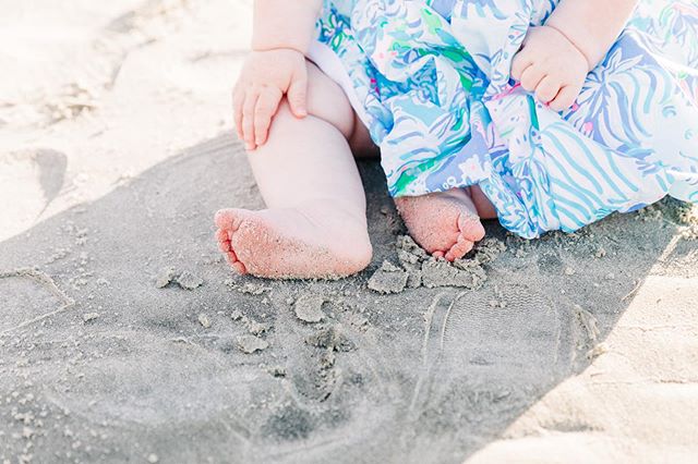 Little bubbly baby toes in the sand. I can&rsquo;t get enough. &bull;
&bull;
I&rsquo;ve been busy prepping for E&rsquo;s birthday and I&rsquo;m wondering why did her little toes have to grow so fast. And (more importantly) why did I agree to host a p