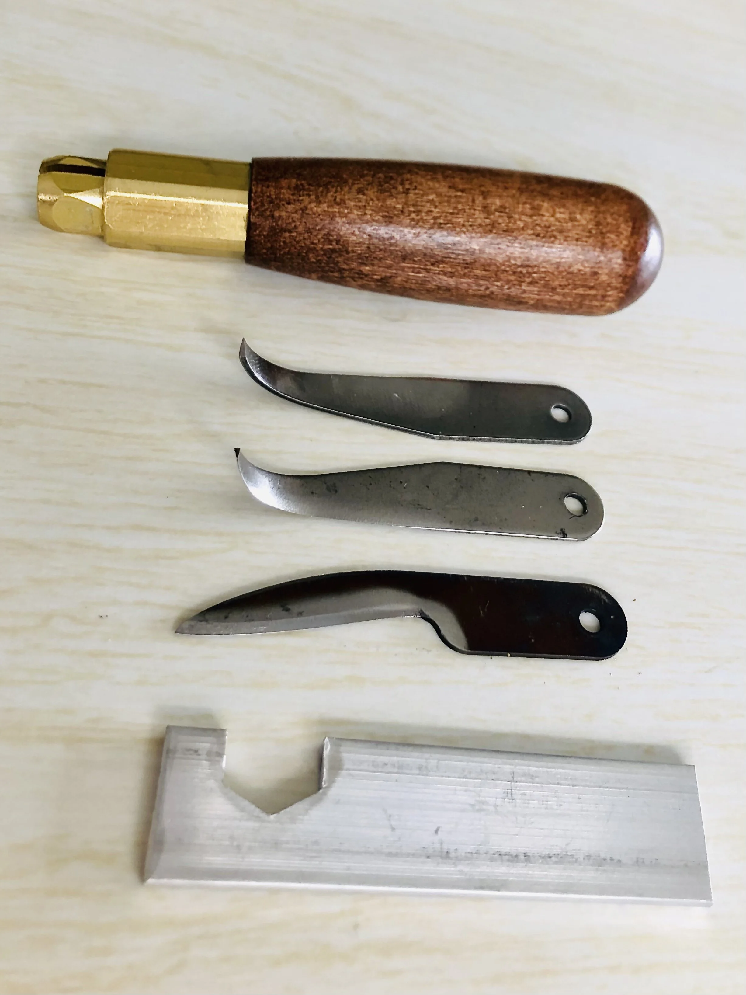 5 piece lock-jaw spoon carving knives.jpg