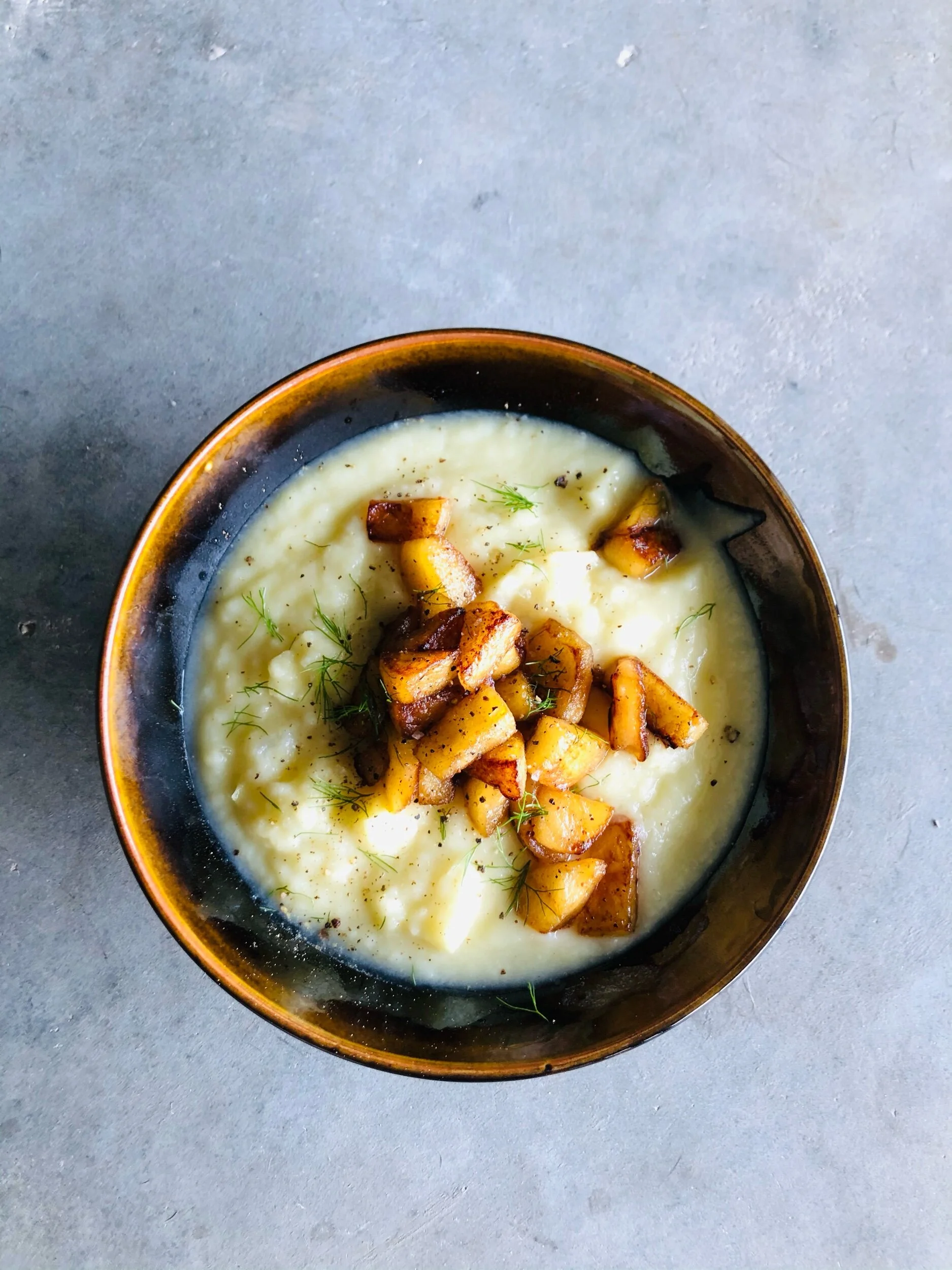 This creamy parsnip soup recipe with fennel and caramelized apples, is a bowl of delicious comfort food for those times when your’re craving something different.