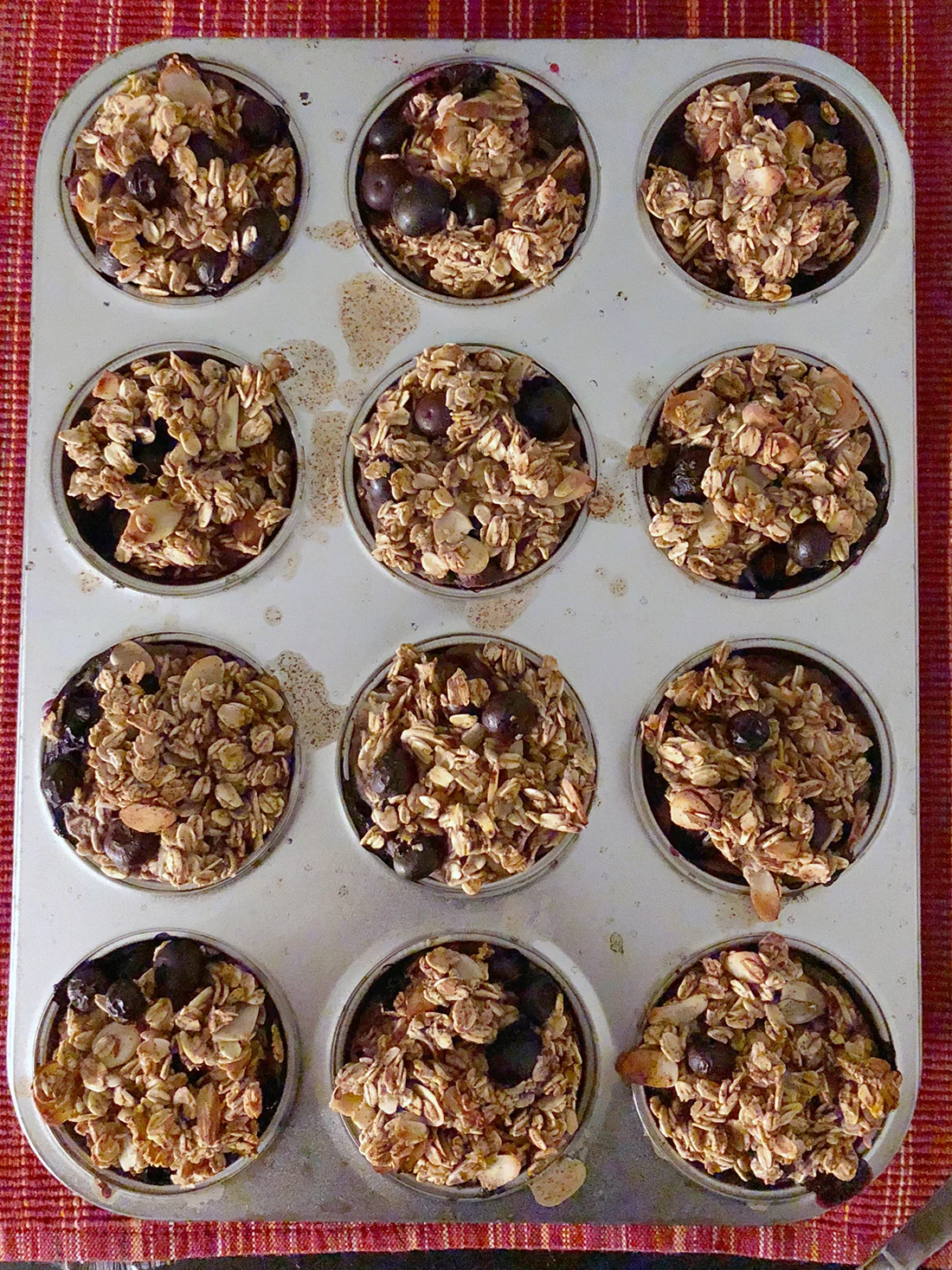 These blueberry almond oatmeal cakes were super easy to make for breakfast/snack. Recipe by: Shelikesfood.com.