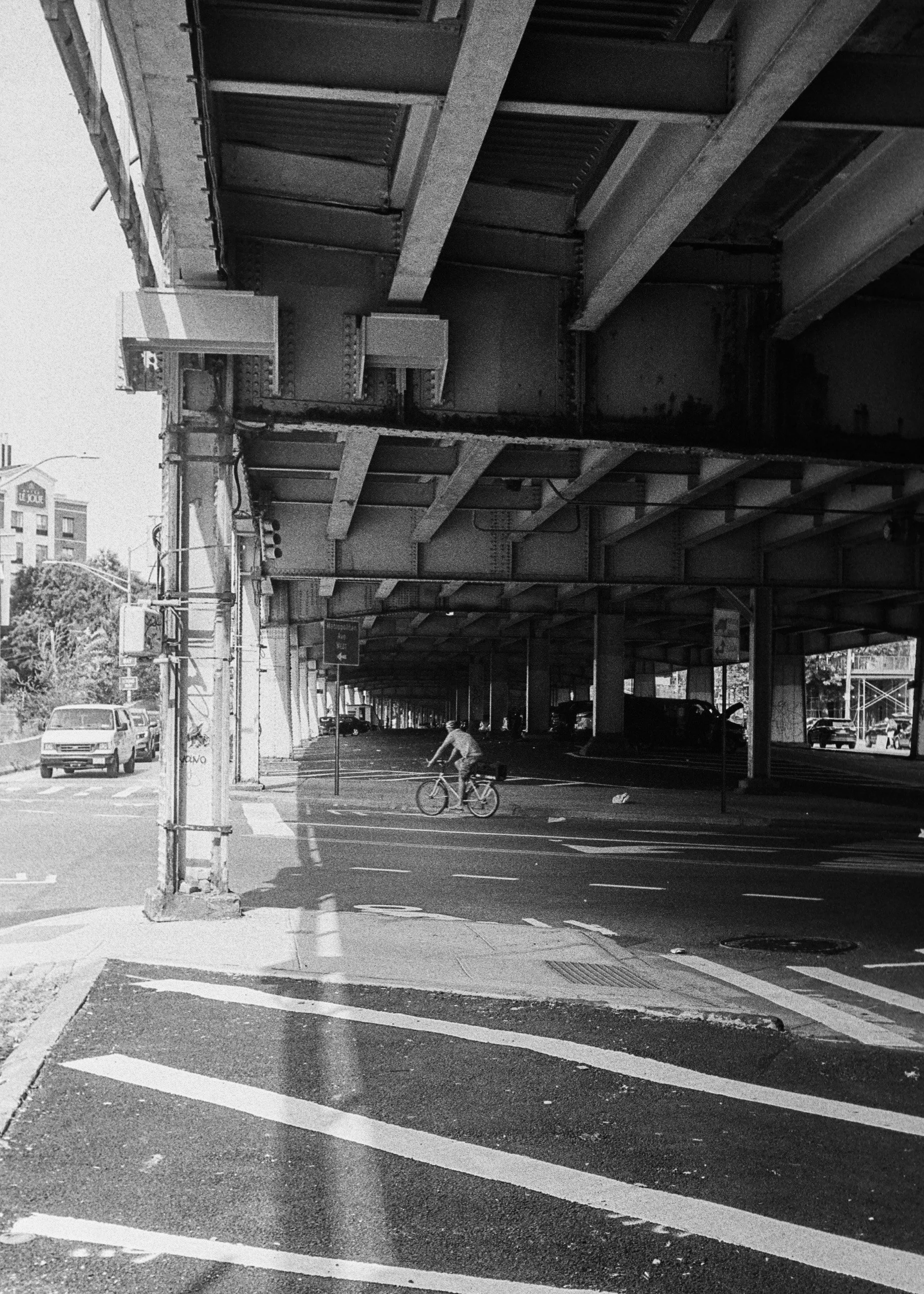 cinestill_bwxx_10_10_2023_000084030016 2.JPG