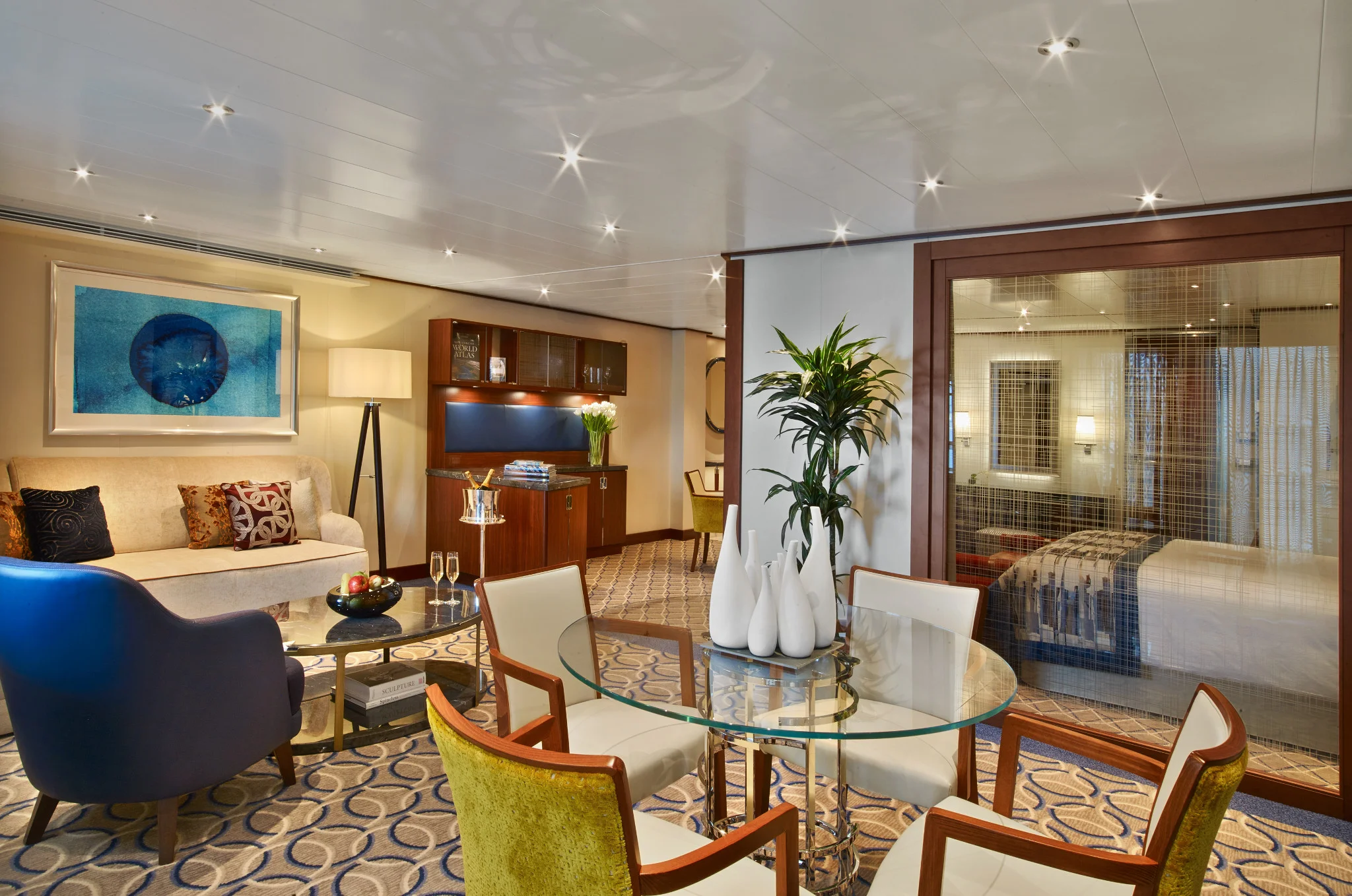 Seabourn_Encore_OwnersSuite_EL16C00226_2048px.jpg